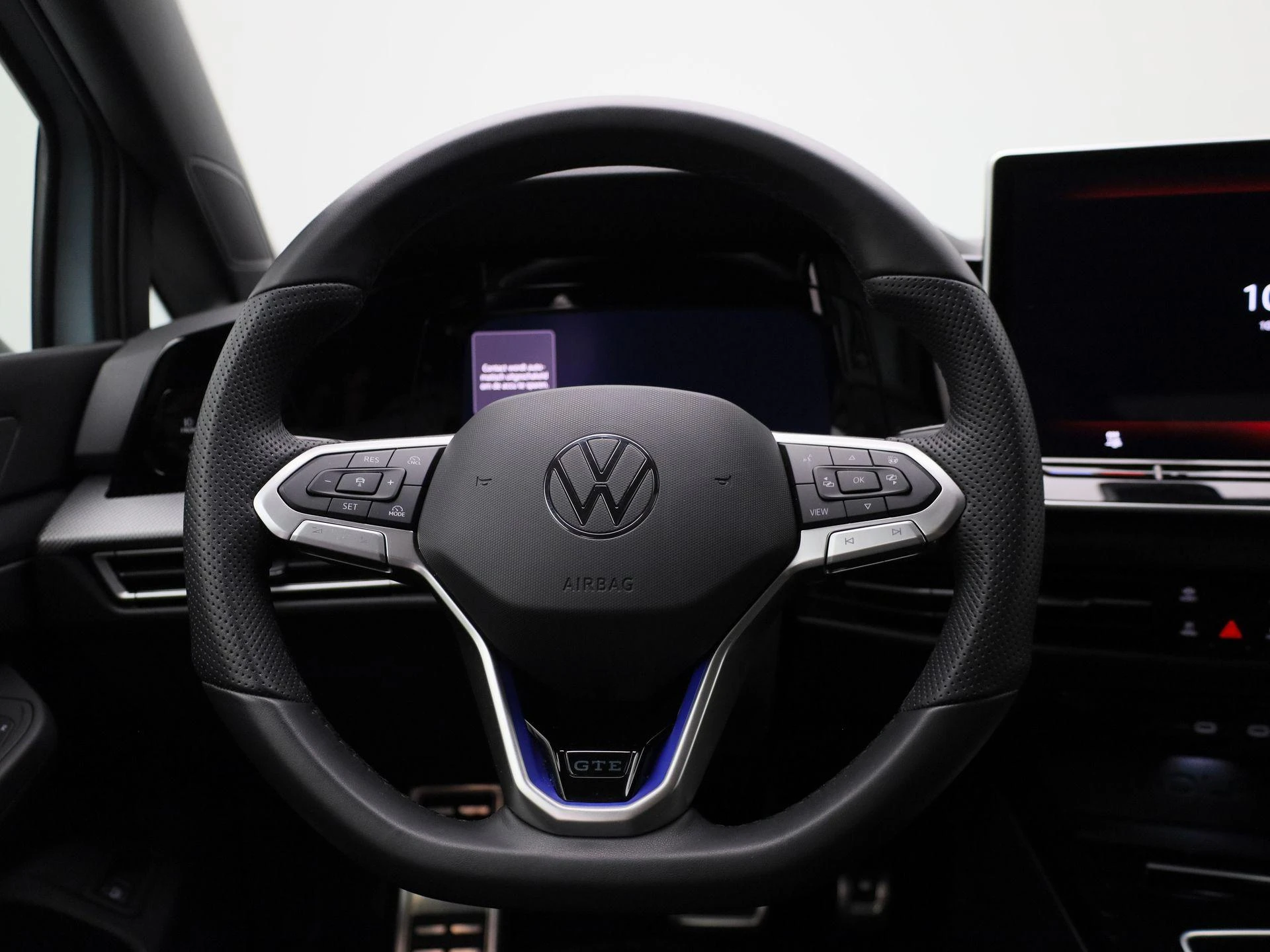 Volkswagen-Golf-image-6