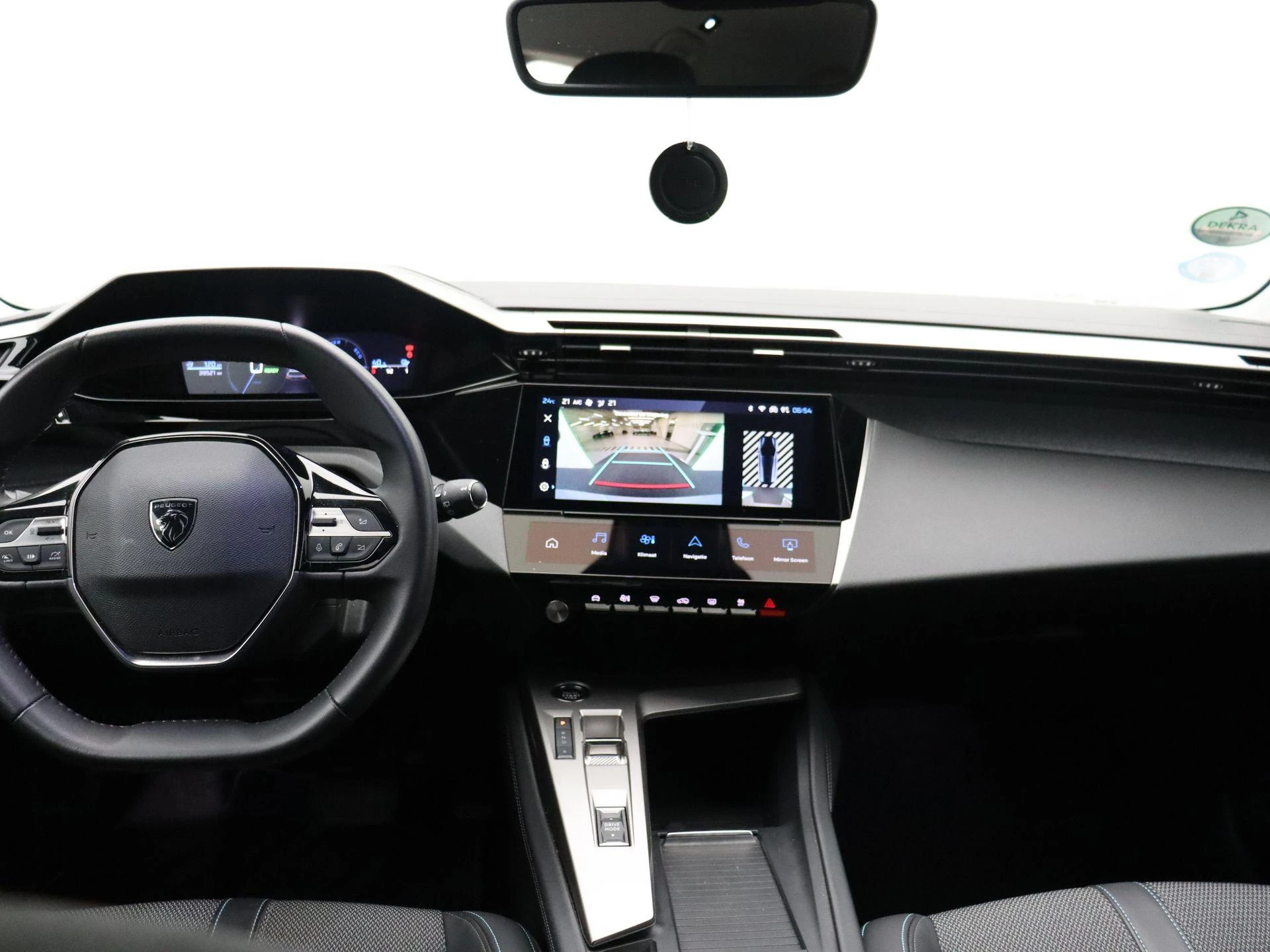 Peugeot-e-308-image-18
