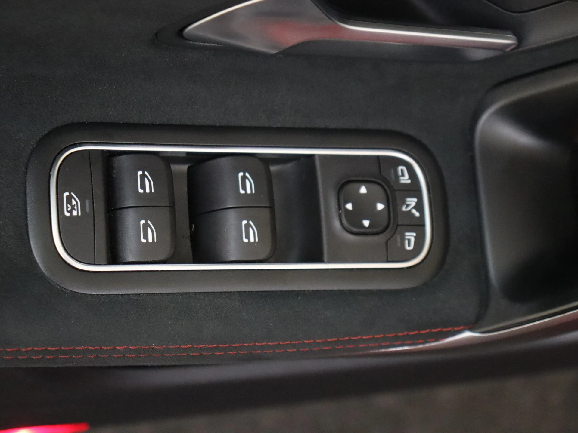 Mercedes-Benz-CLA-image-25