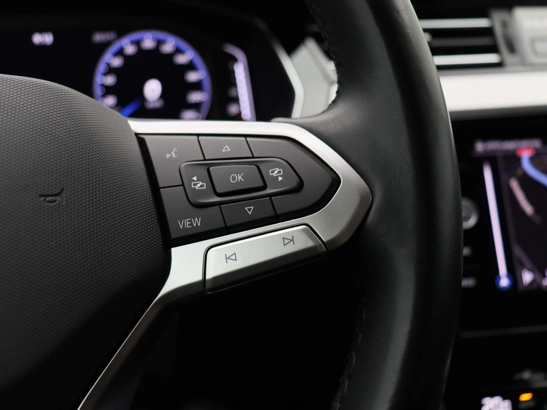 Volkswagen-Passat-image-23