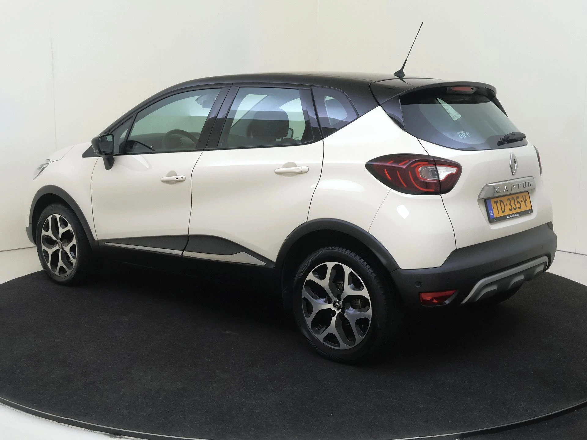 Renault-Captur-image-2