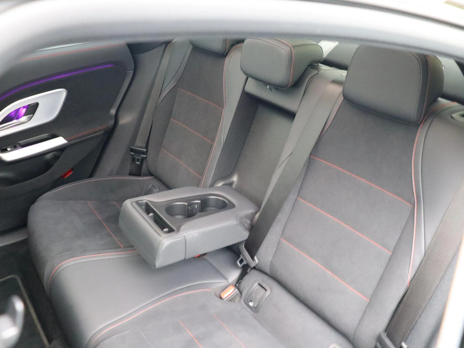 Mercedes-Benz-CLA-image-21