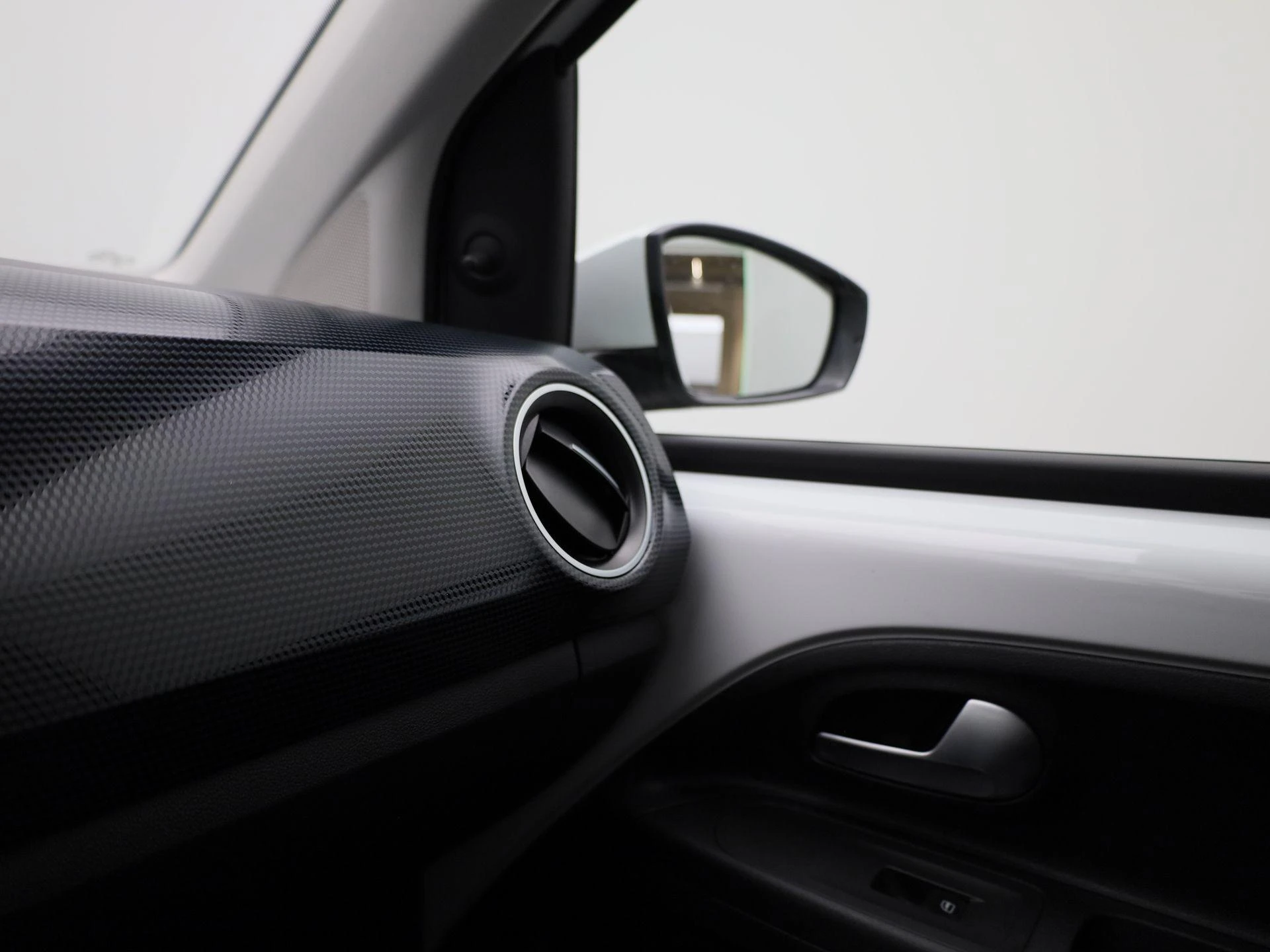 Volkswagen-up!-image-21