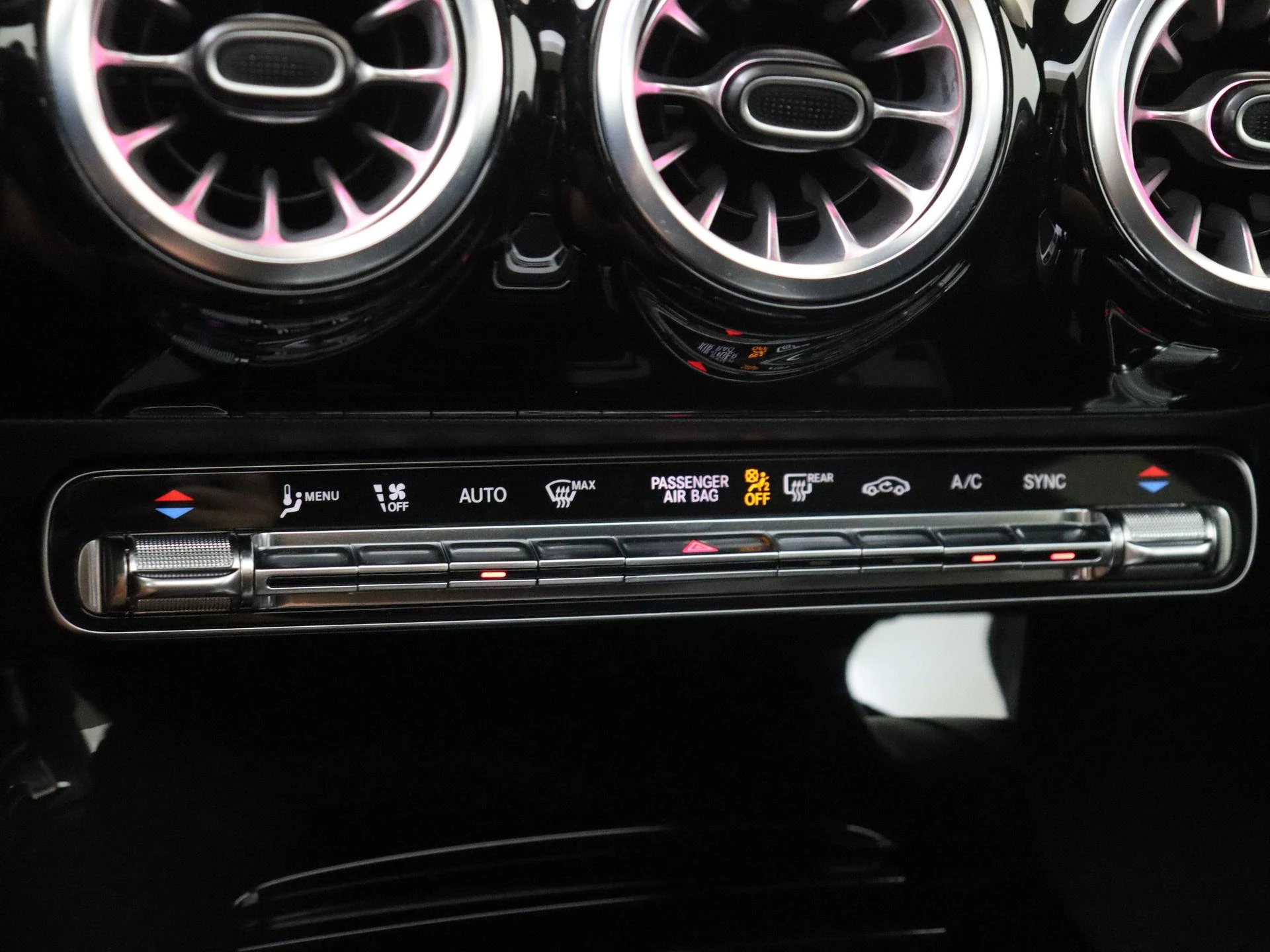 Mercedes-Benz-CLA-image-19