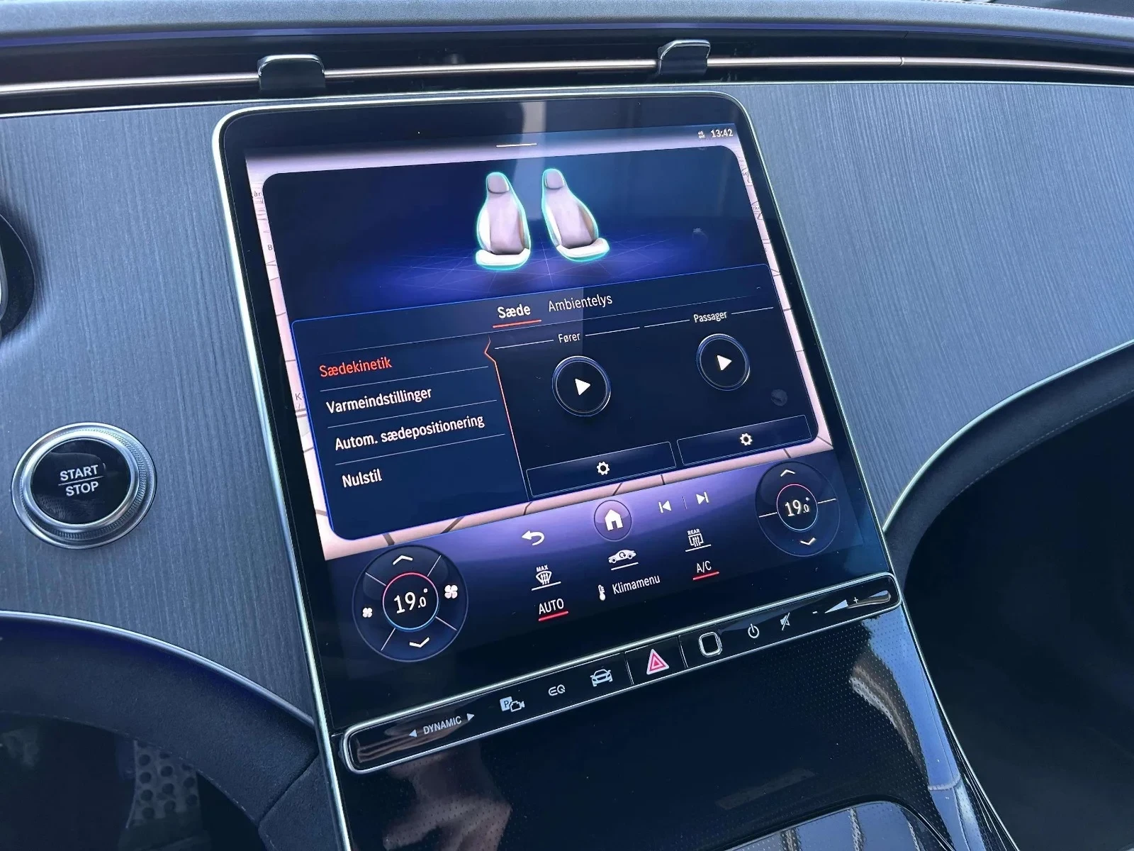 Mercedes-Benz-EQE-image-15