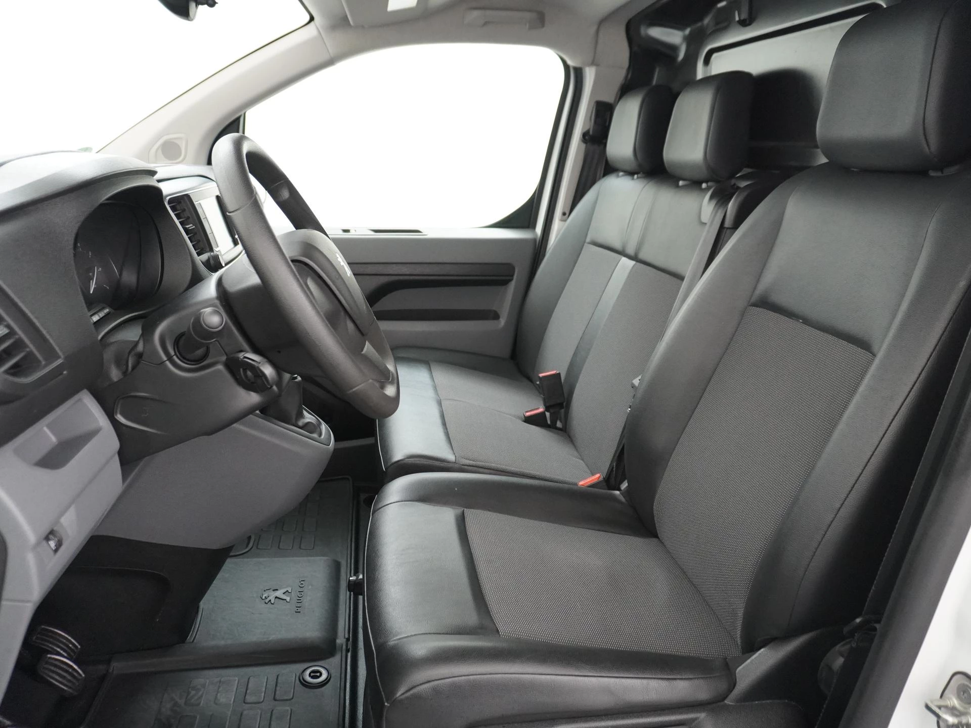 Peugeot-Expert-image-13