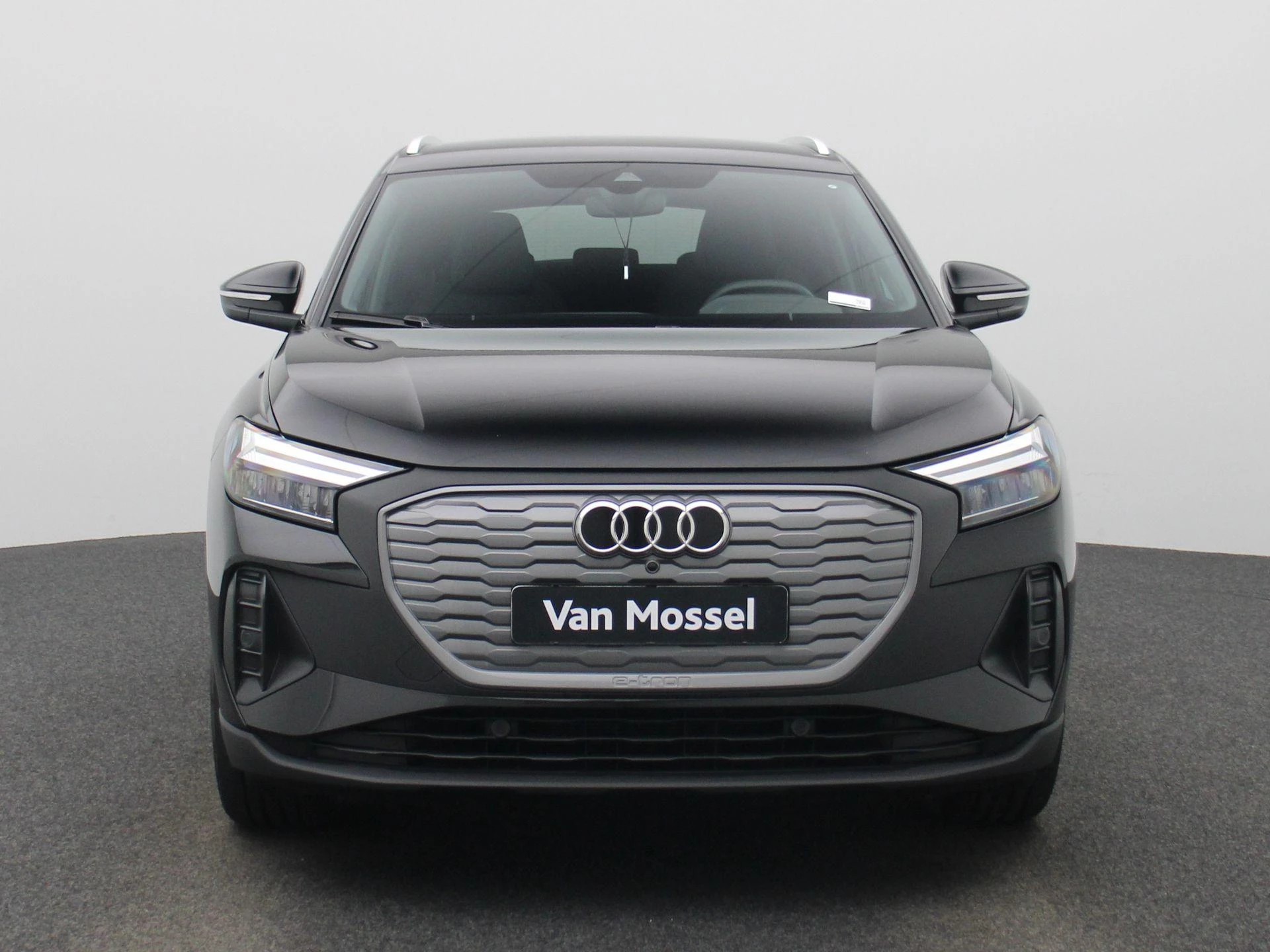 Audi-Q4 e-tron-image-1