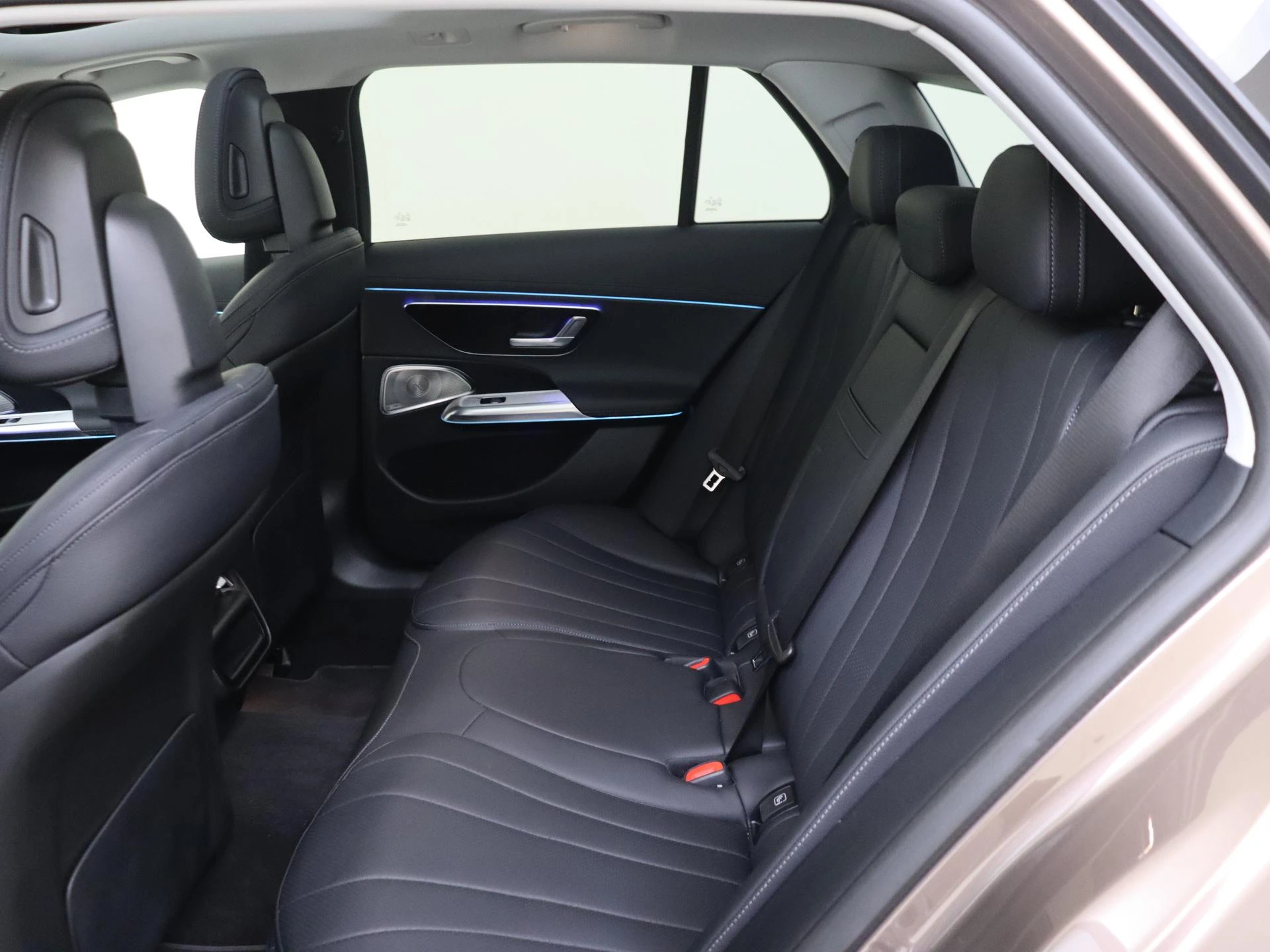 Mercedes-Benz-E-Klasse-image-11