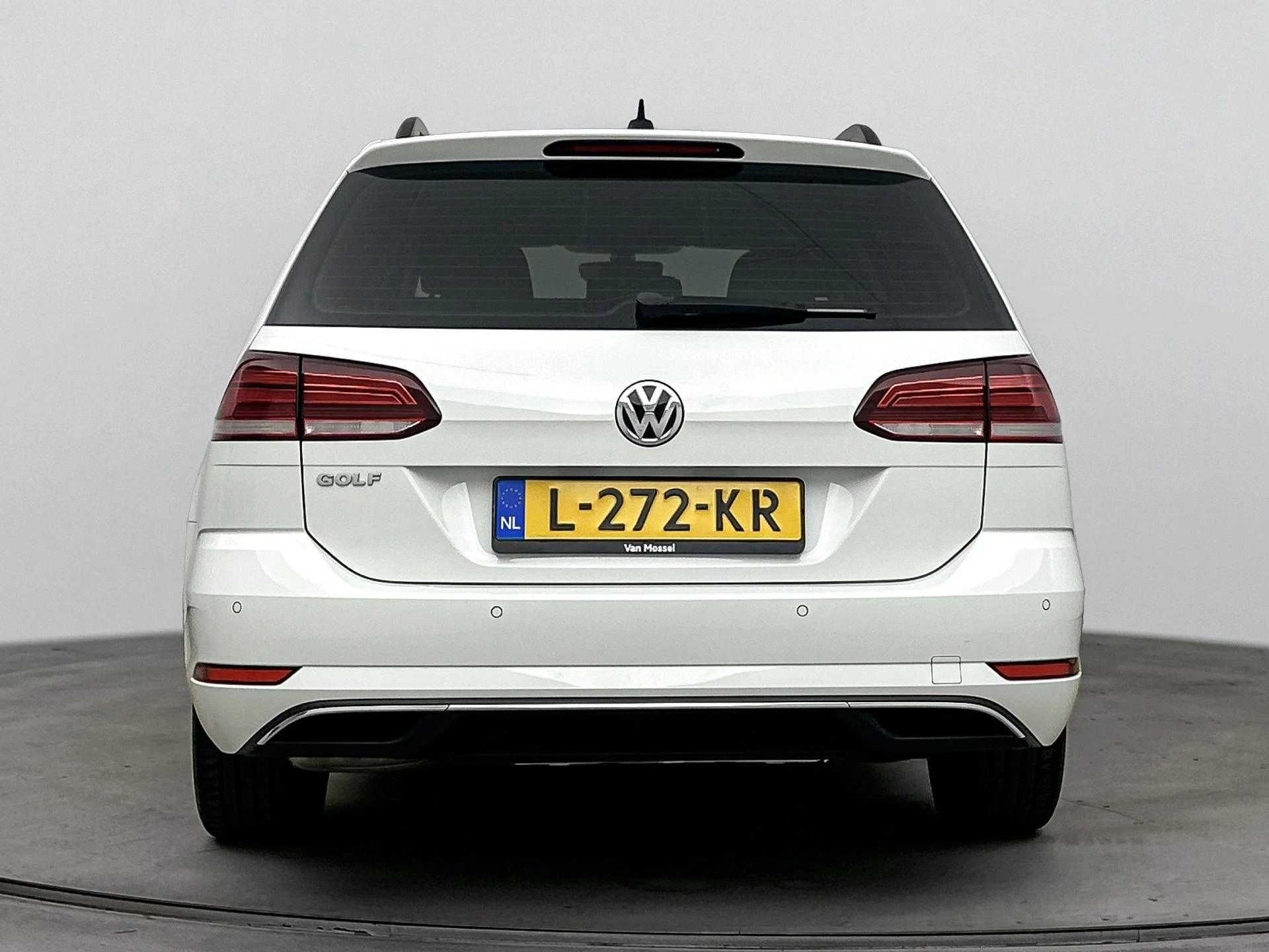 Volkswagen-Golf-image-2