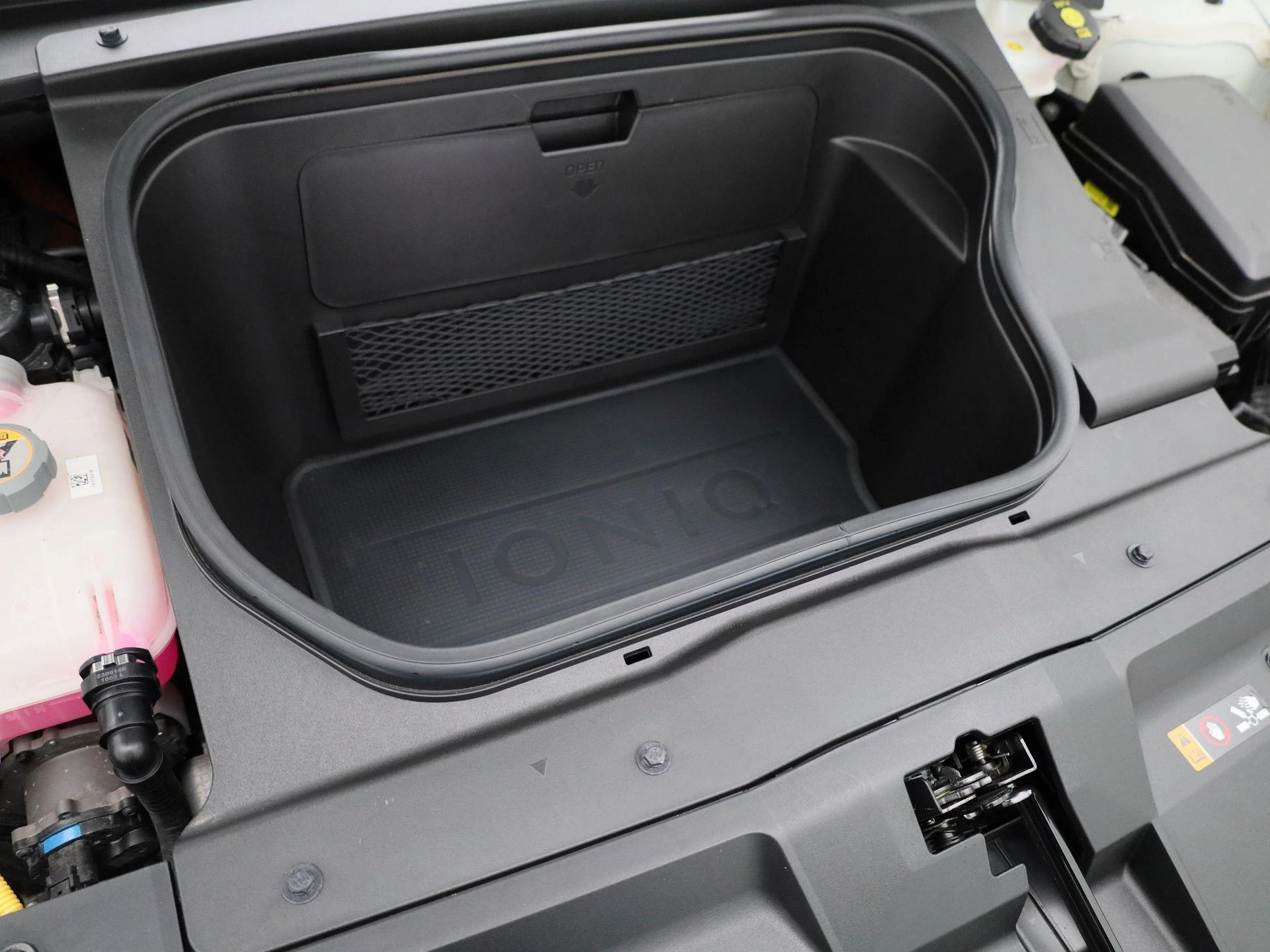 Hyundai-IONIQ 6-image-34