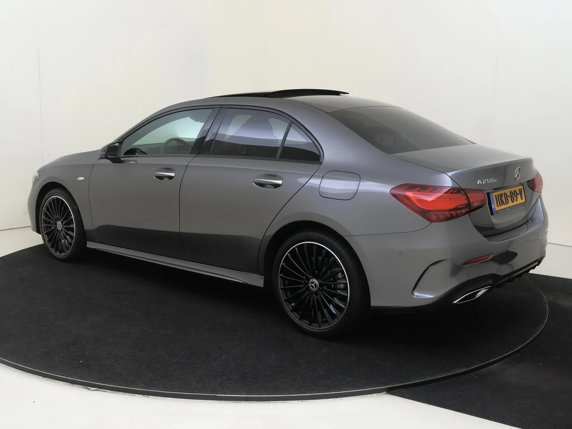 Mercedes-Benz A-Klasse 250 e Business Solution AMG