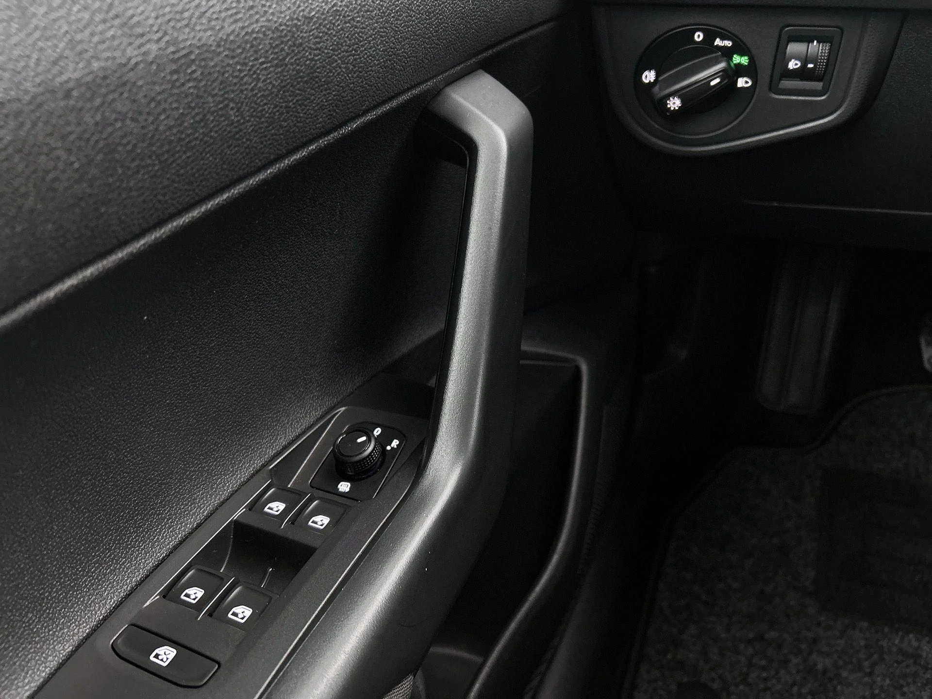 Volkswagen-Polo-image-28