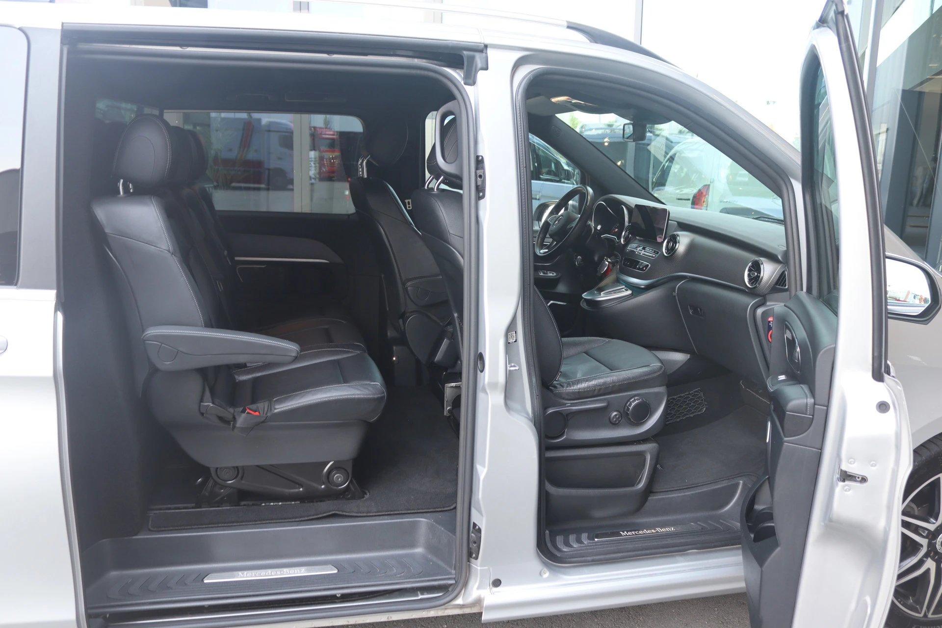 Mercedes-Benz-V-Klasse-image-4