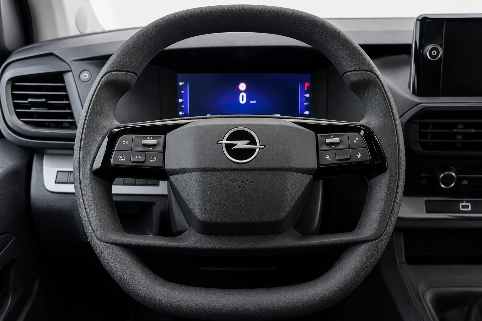 Opel-Vivaro-image-14