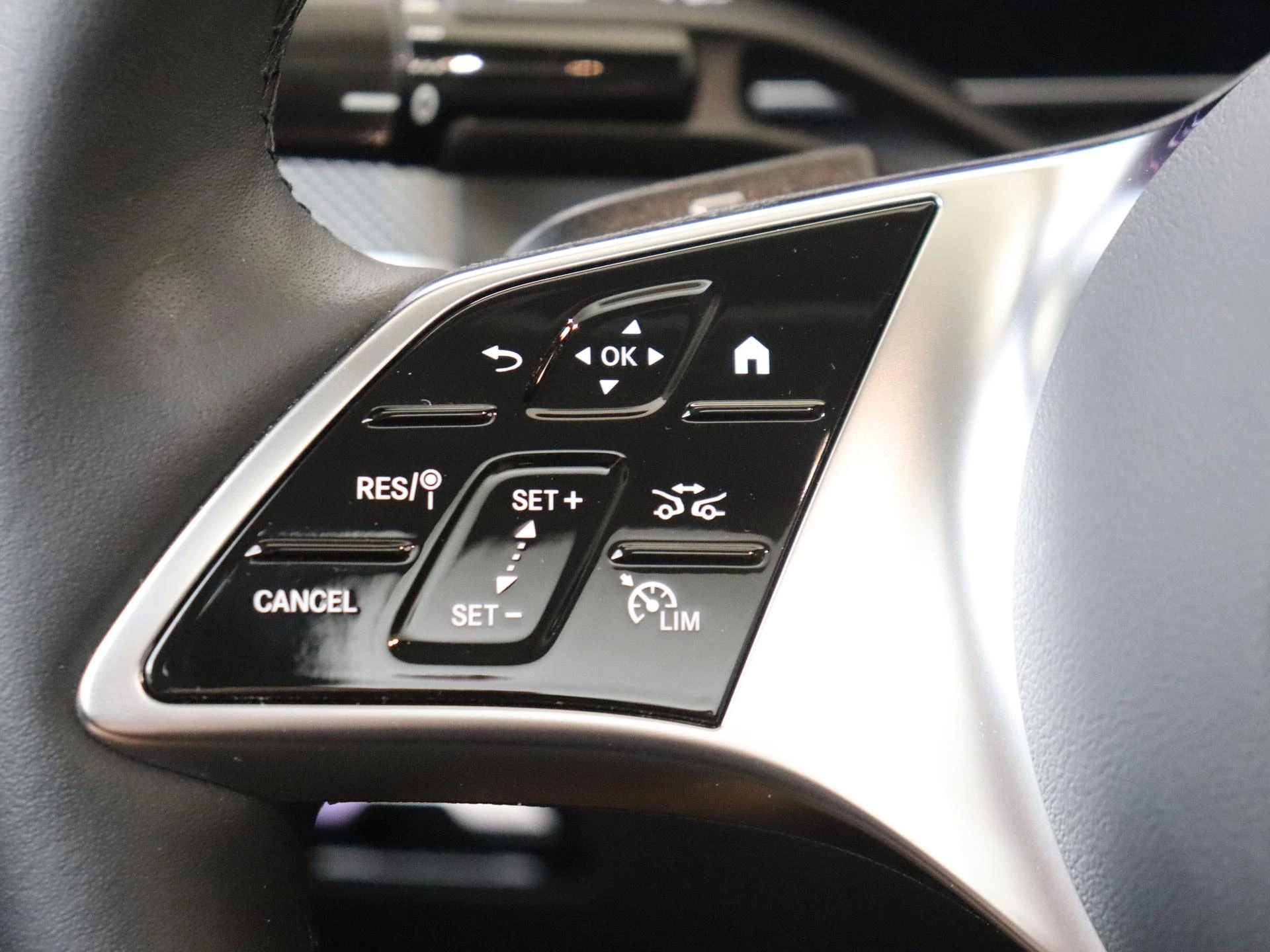 Mercedes-Benz-GLC-image-12