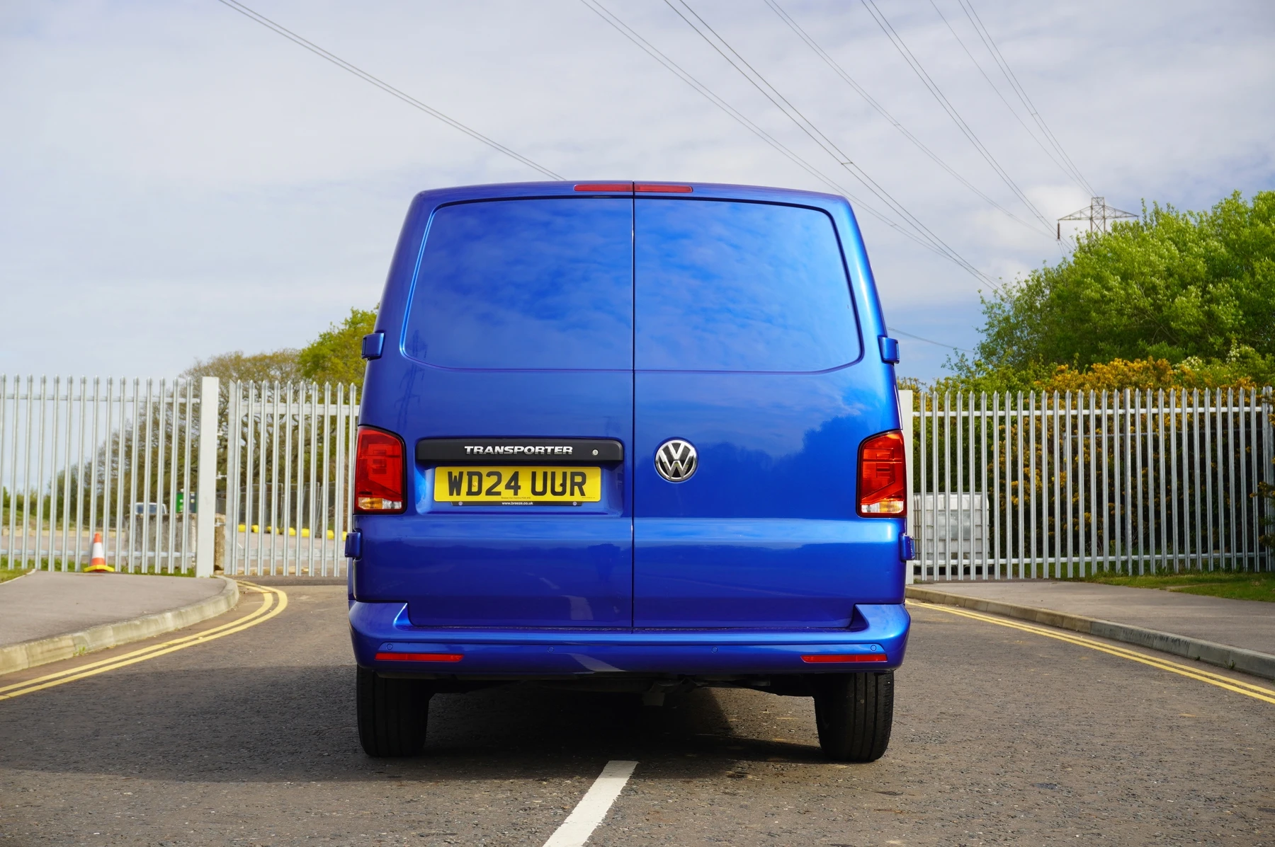 Volkswagen-Transporter-image-13