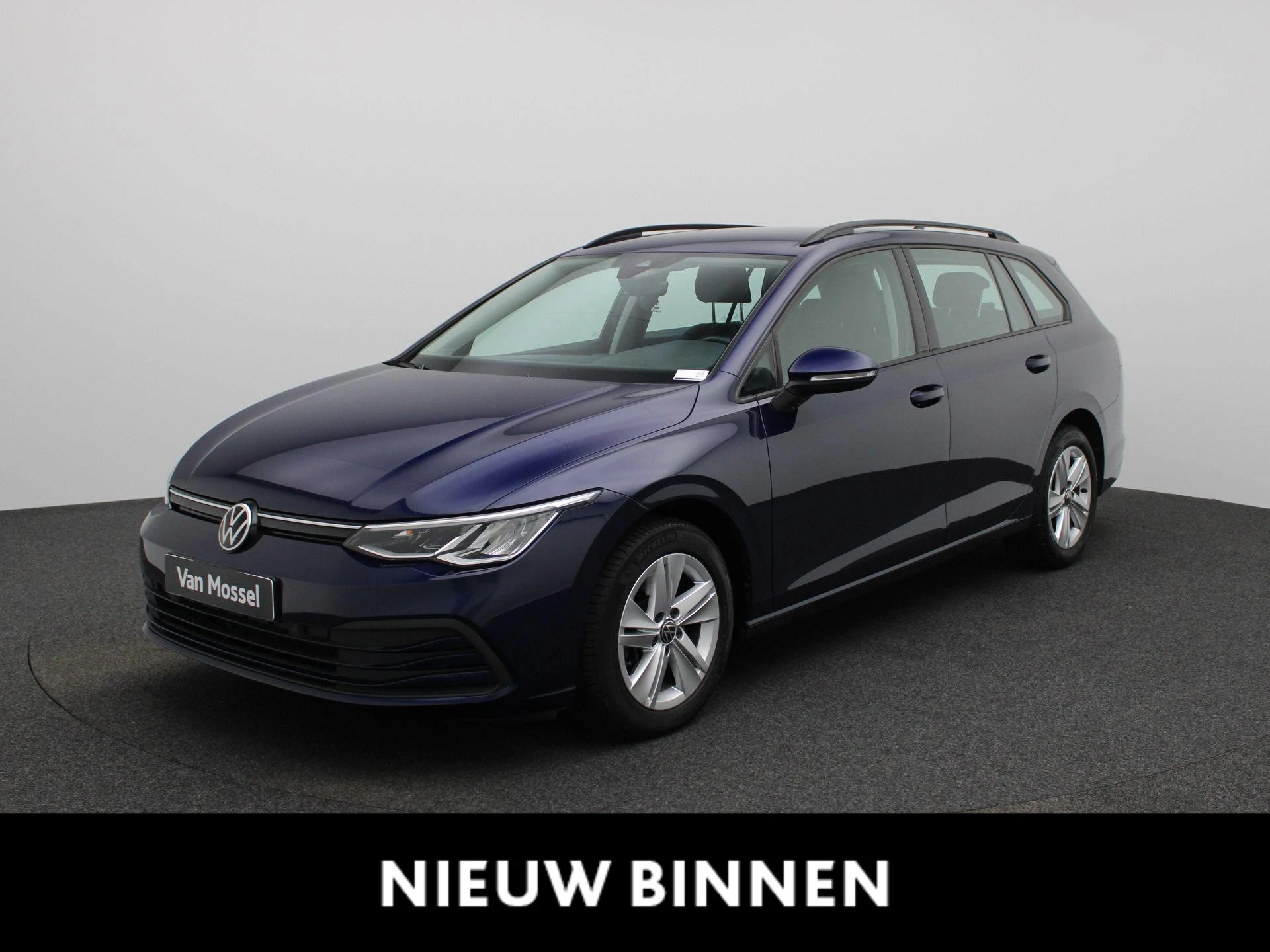 Volkswagen-Golf-image-0