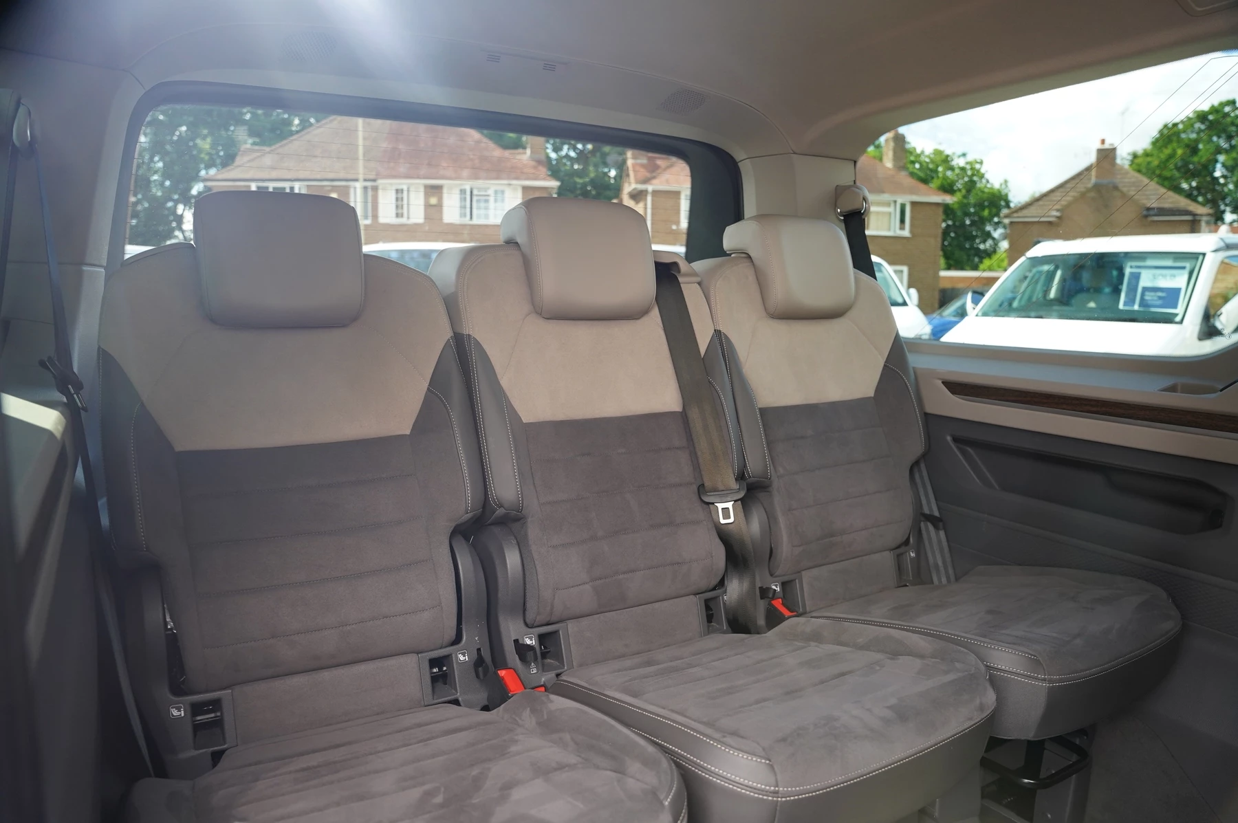 Volkswagen-Multivan-image-10