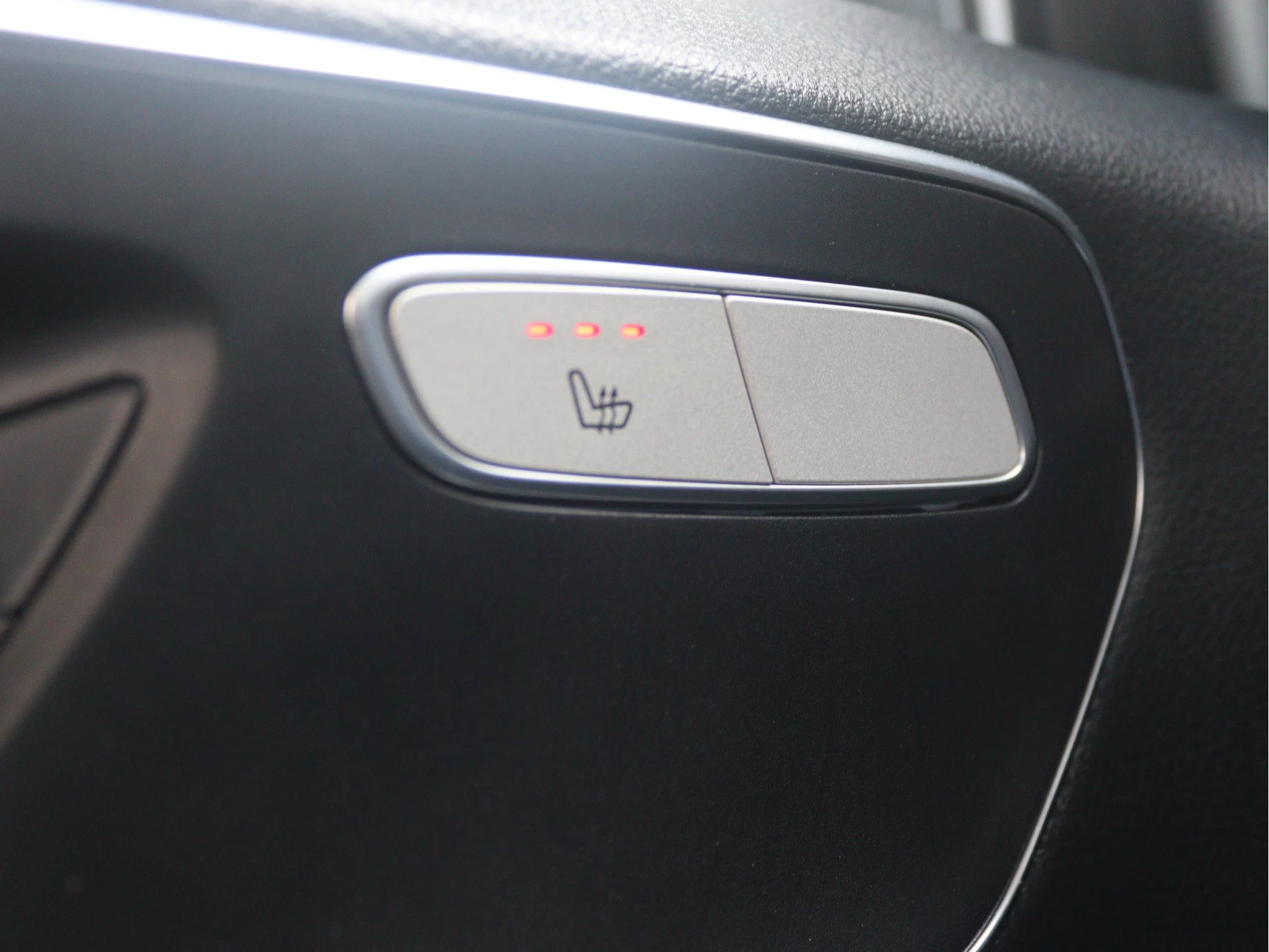 Mercedes-Benz-Vito-image-13