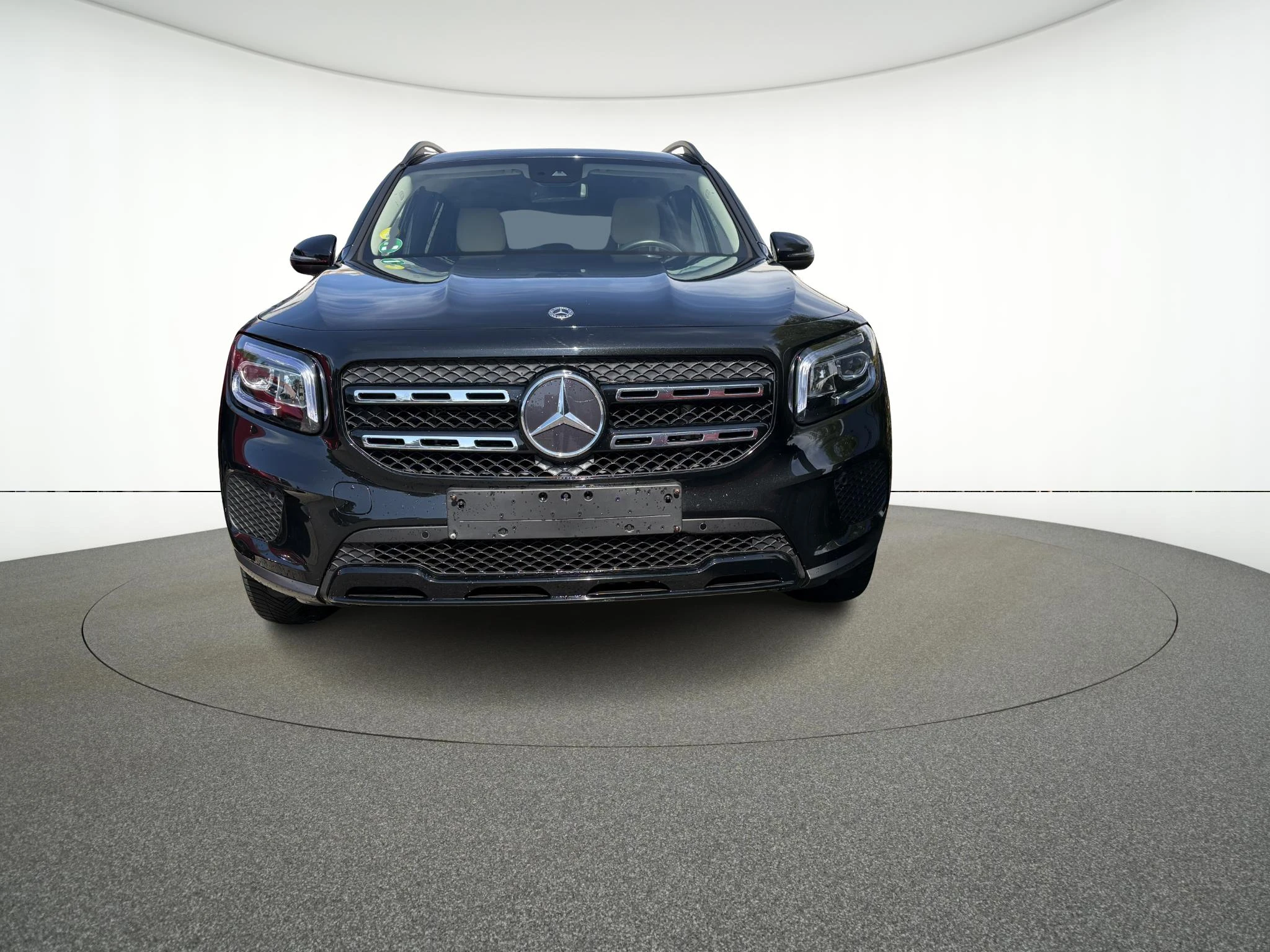 Mercedes-Benz-GLB-image-2