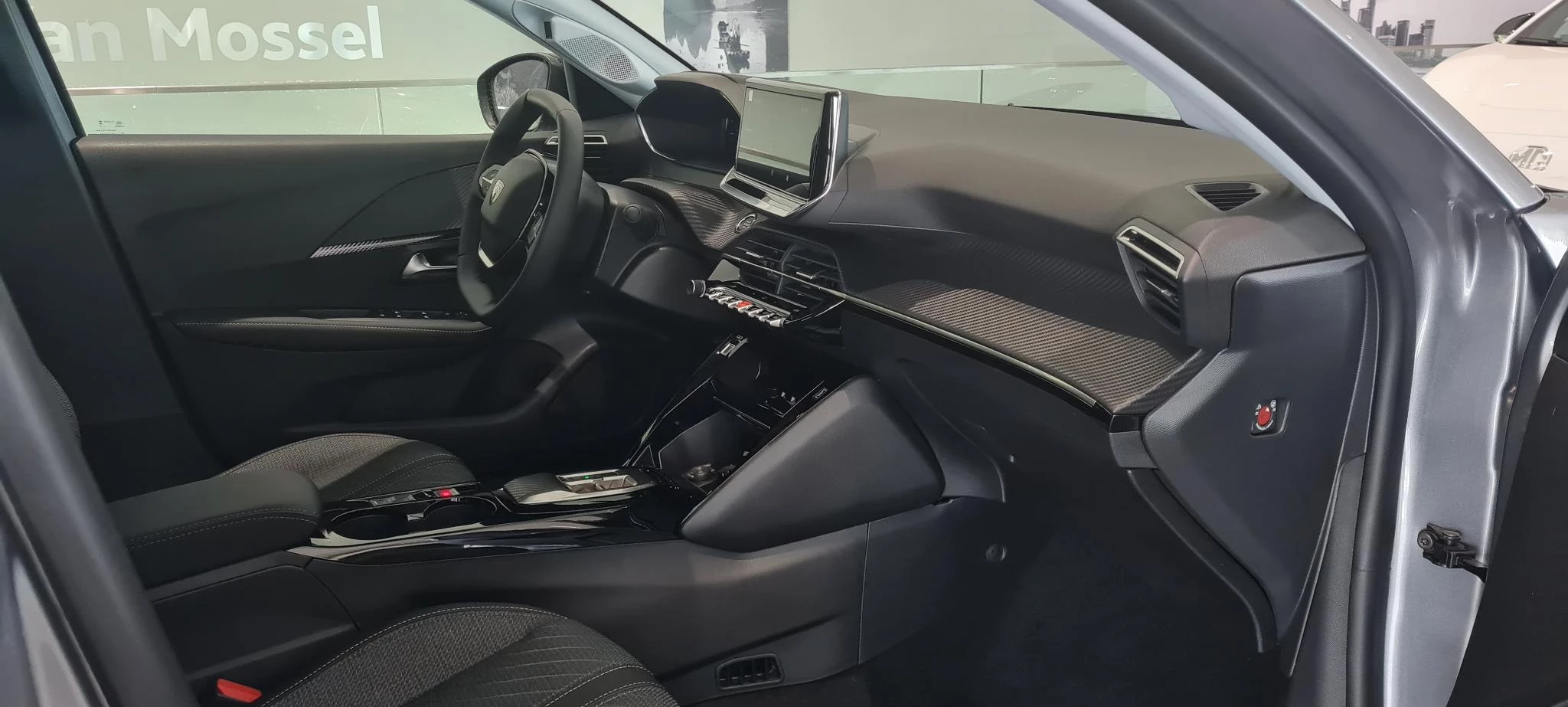 Peugeot-e-208-image-11
