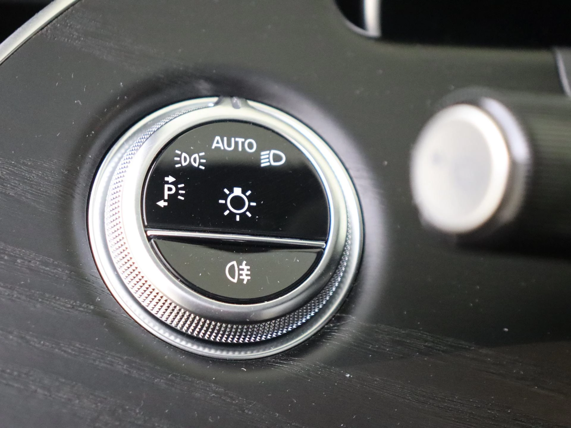 Mercedes-Benz-E-Klasse-image-23