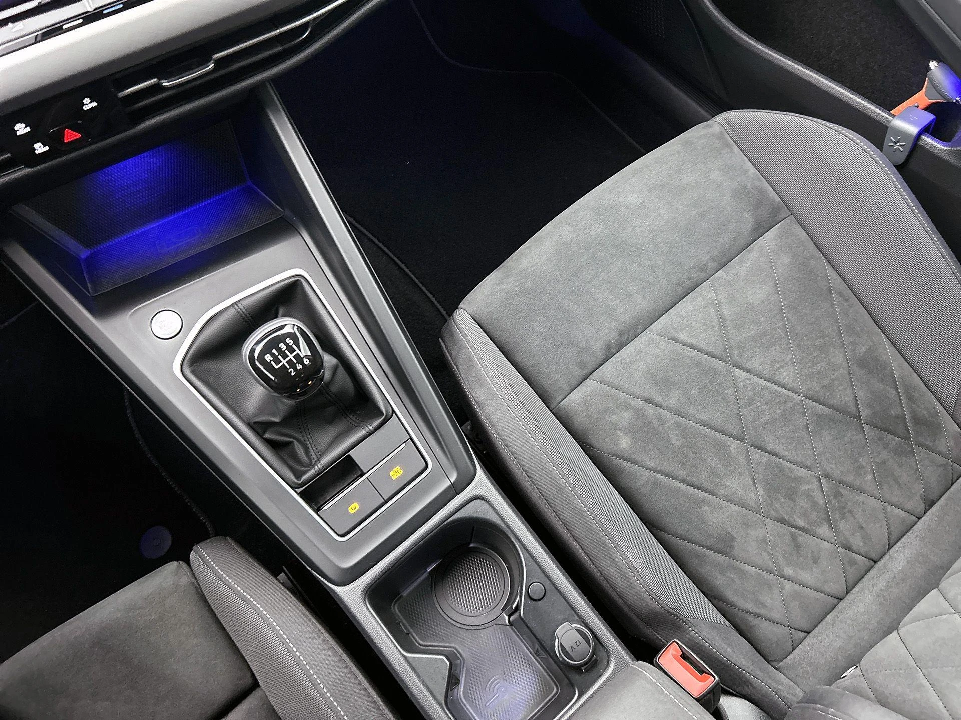 Volkswagen-Golf-image-8