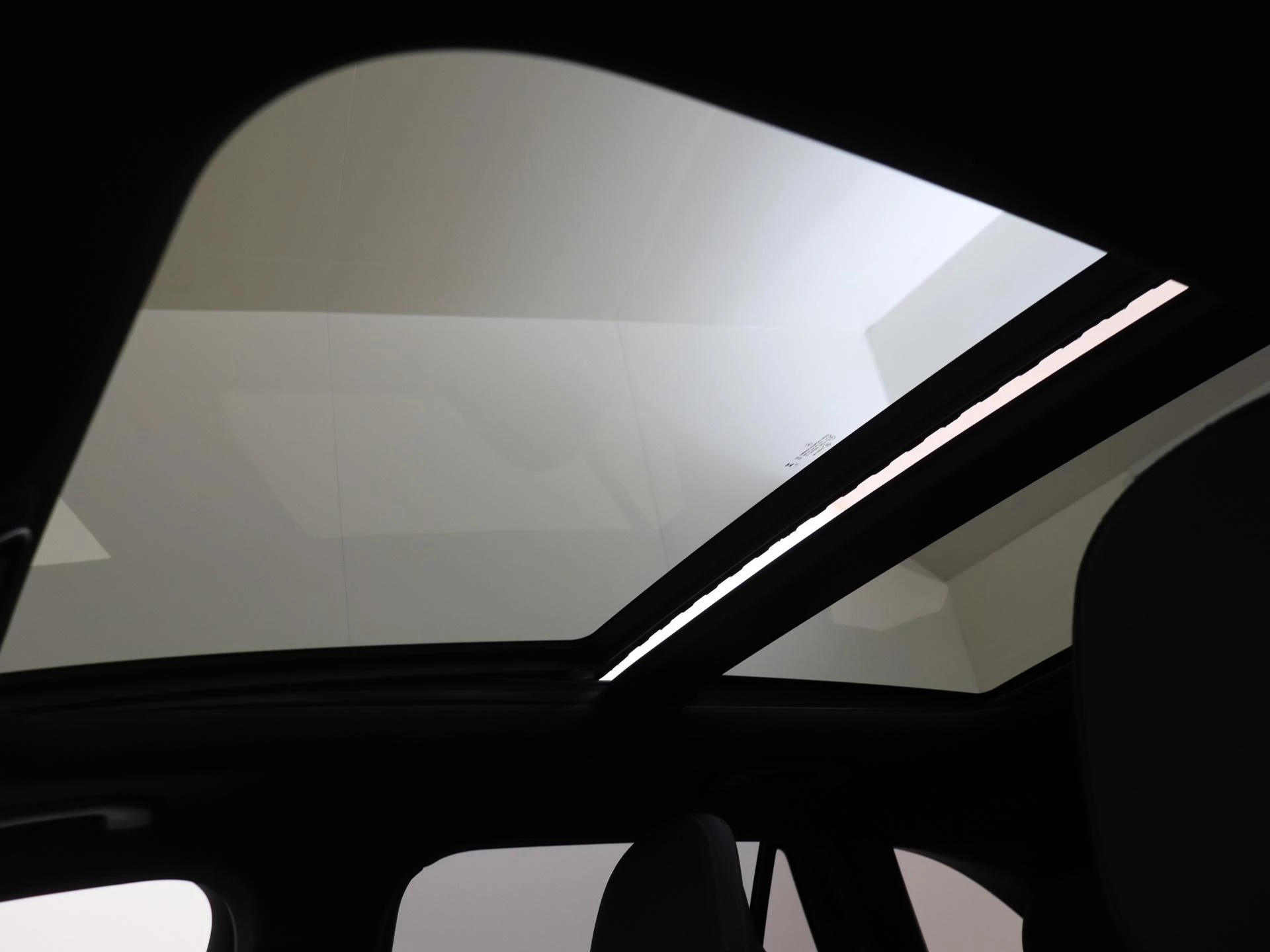 Mercedes-Benz-GLC-image-30