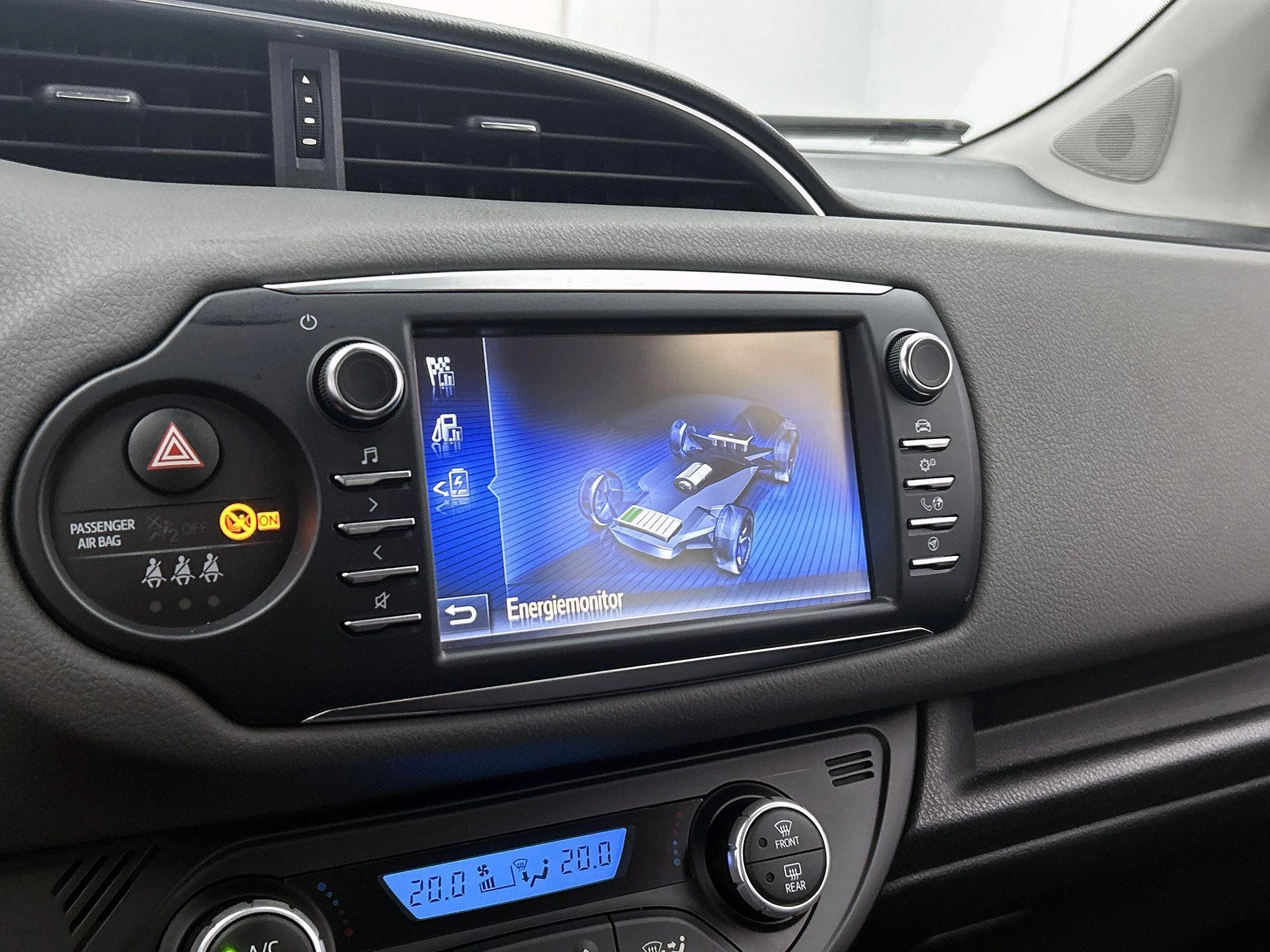 Toyota-Yaris-image-6