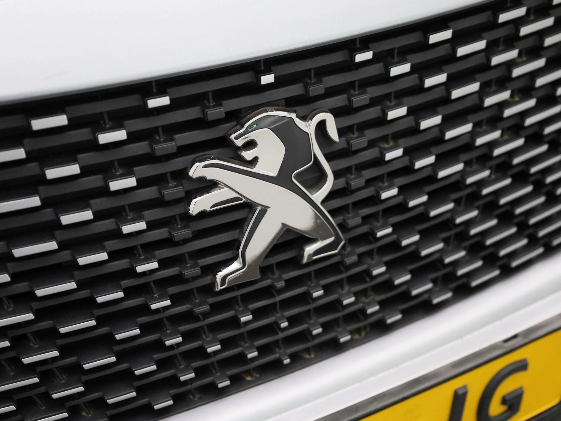 Peugeot-e-2008-image-39