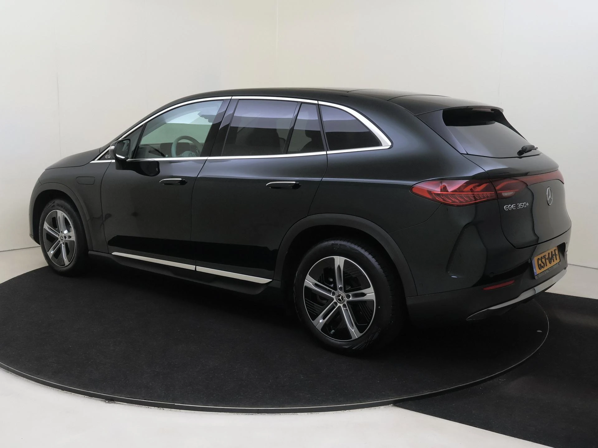 Mercedes-Benz-EQE-image-5