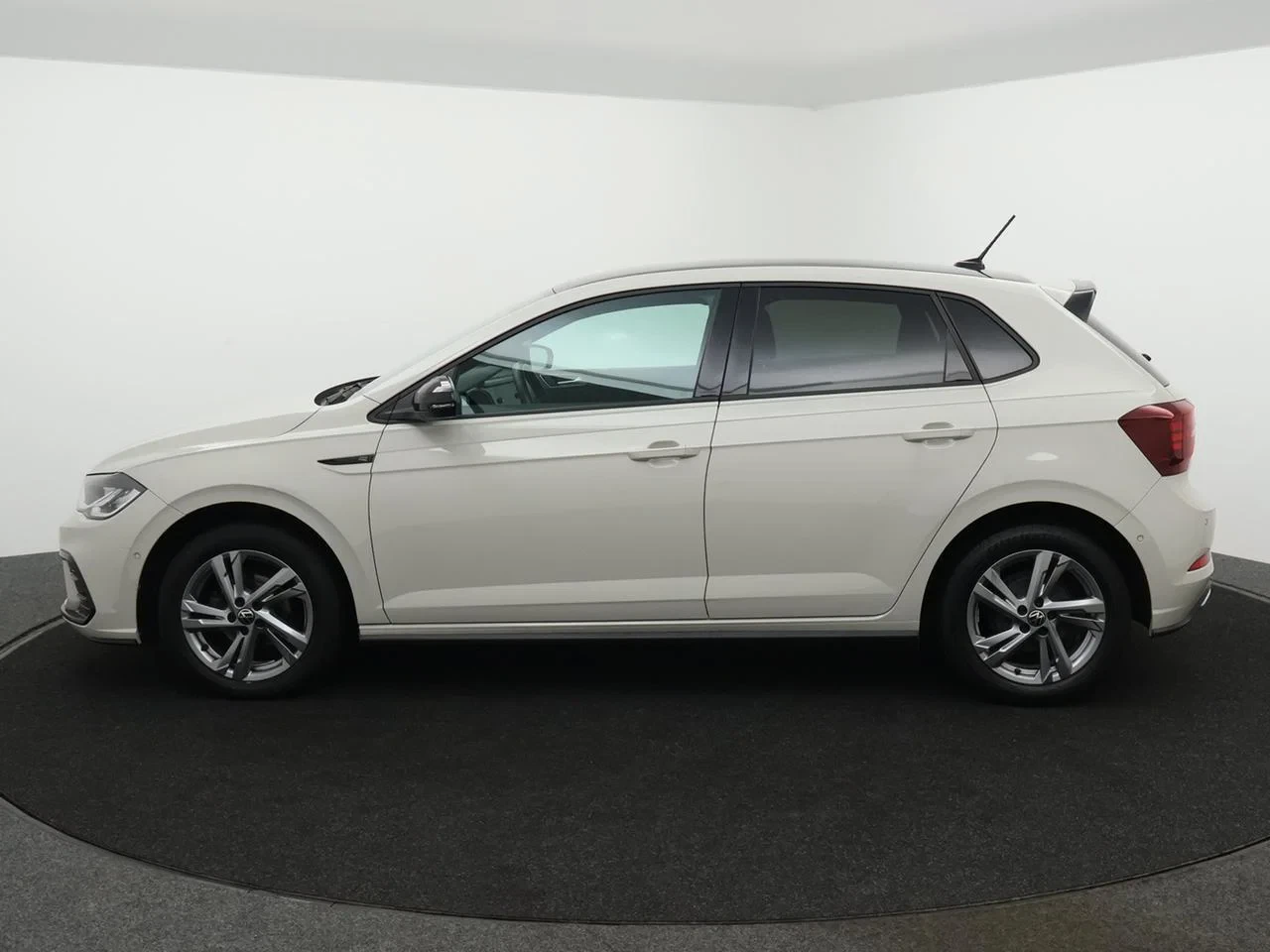 Volkswagen-Polo-image-12