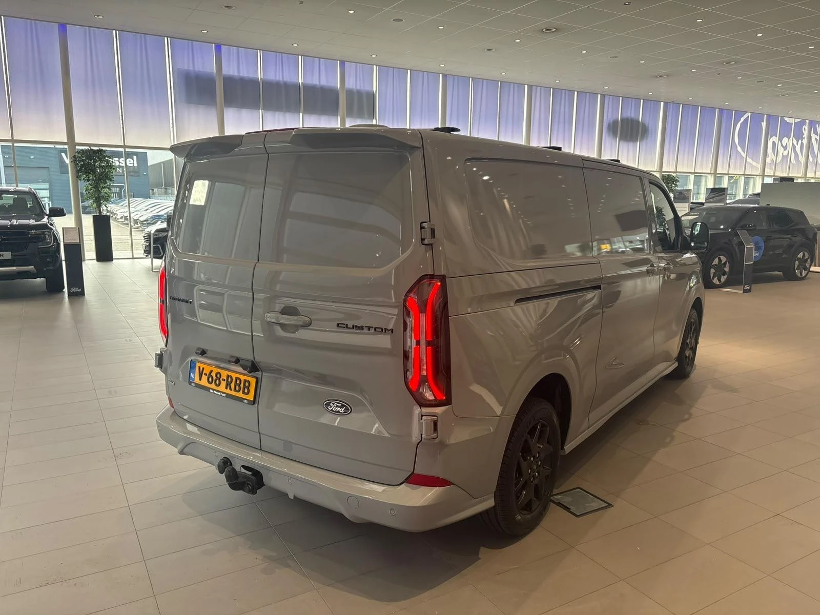 Ford-Transit Custom-image-3