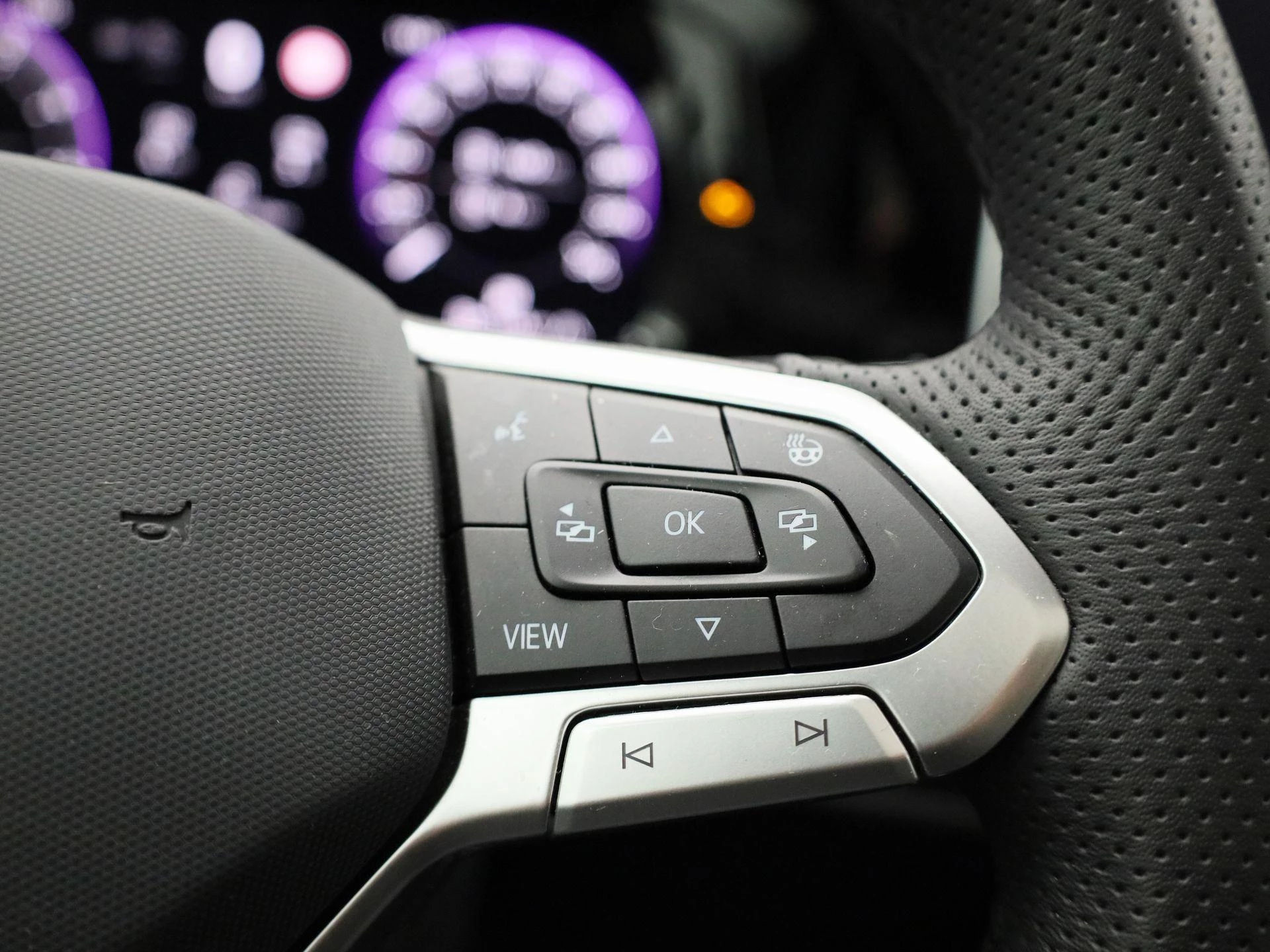 Volkswagen-Golf-image-23