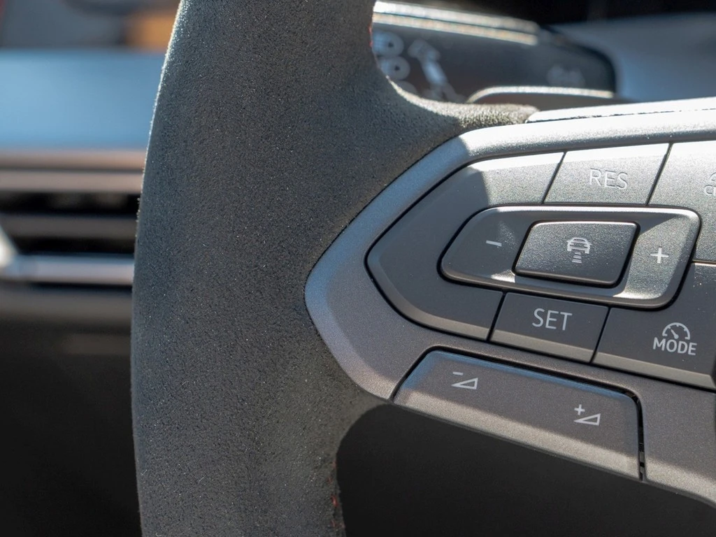 Volkswagen-Golf-image-17