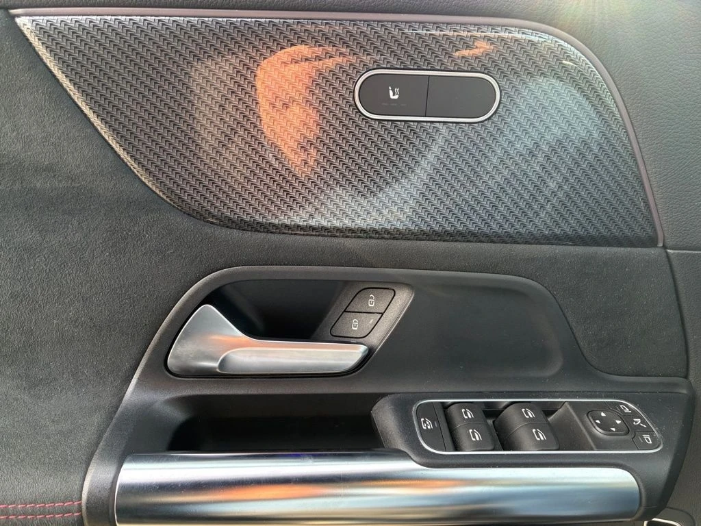 Mercedes-Benz-GLA 200-image-7