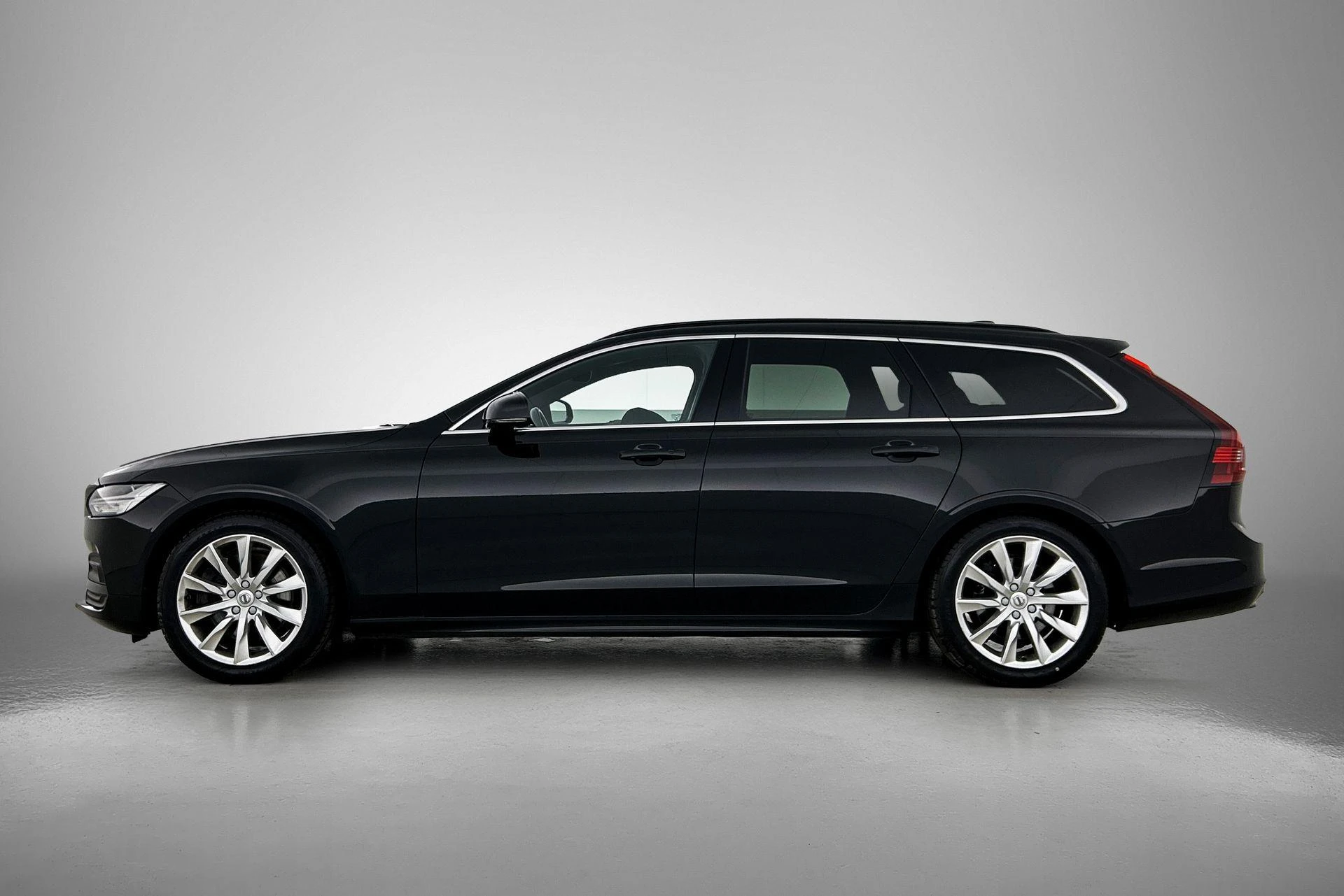 Volvo-V90-image-1
