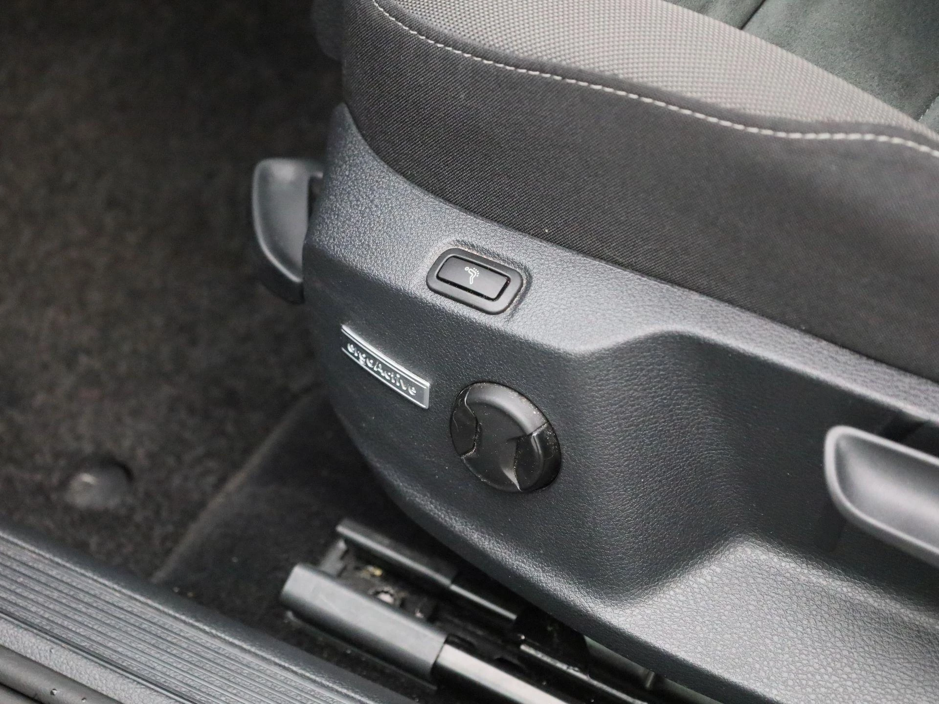 Volkswagen-Golf-image-26