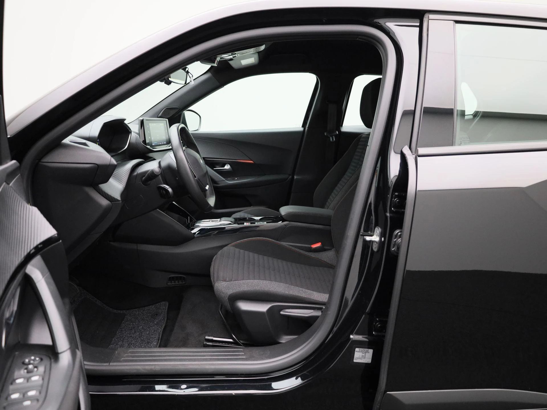 Peugeot e-2008 - 9