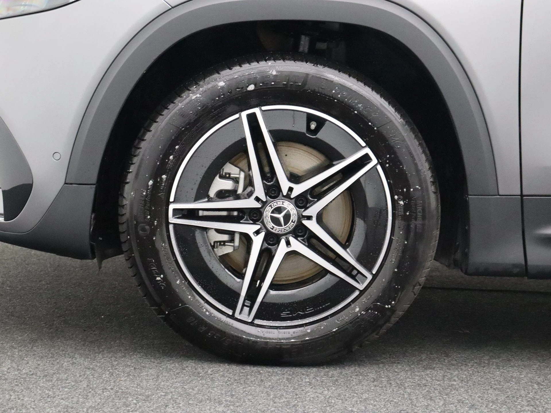 Mercedes-Benz-EQB-image-6