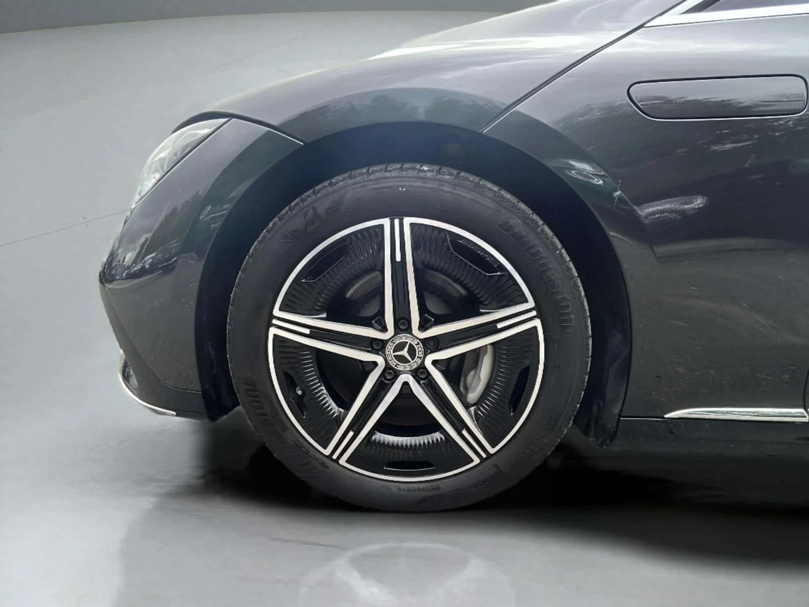 Mercedes-Benz-EQE-image-8