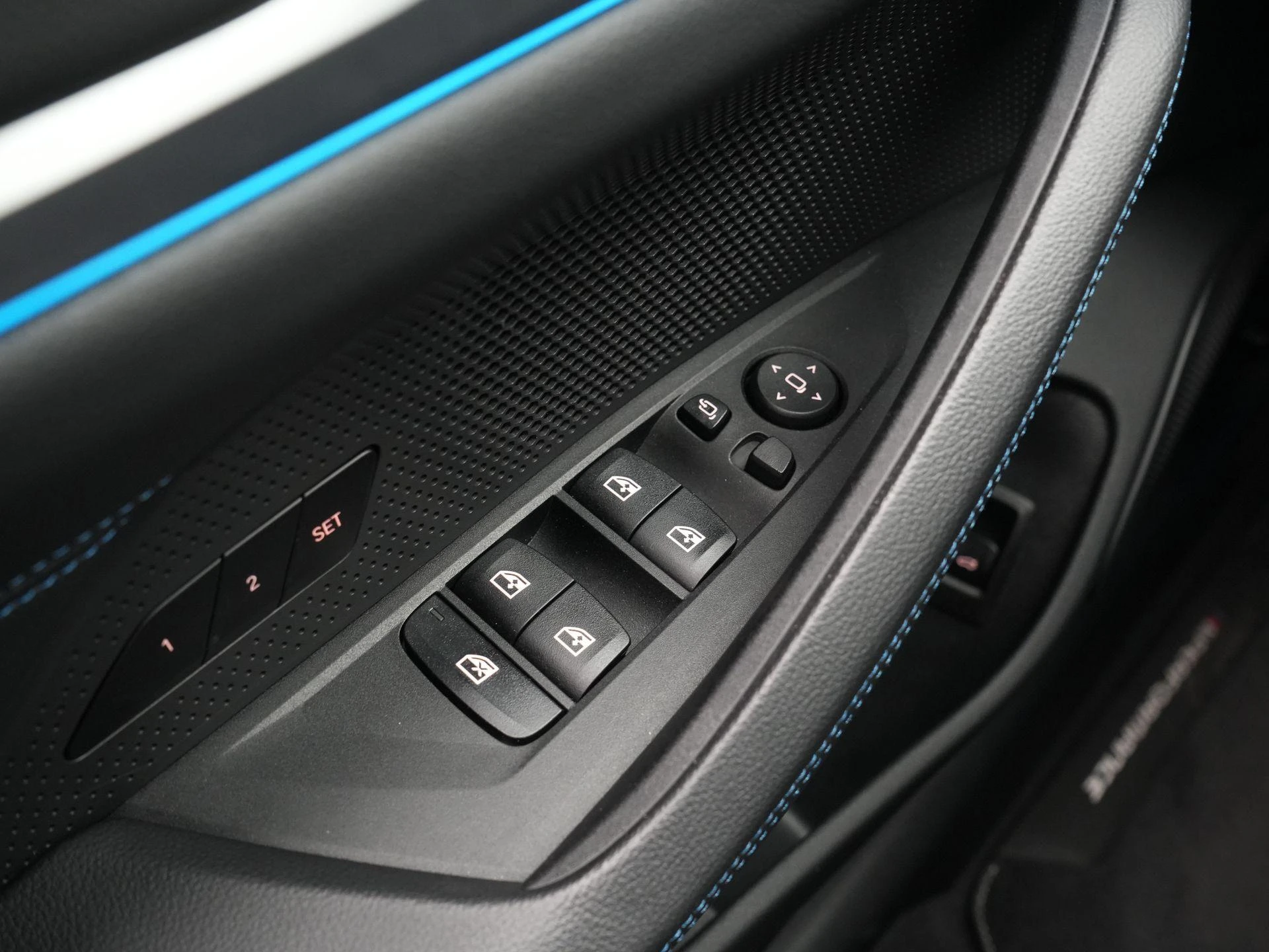 BMW-i4-image-34