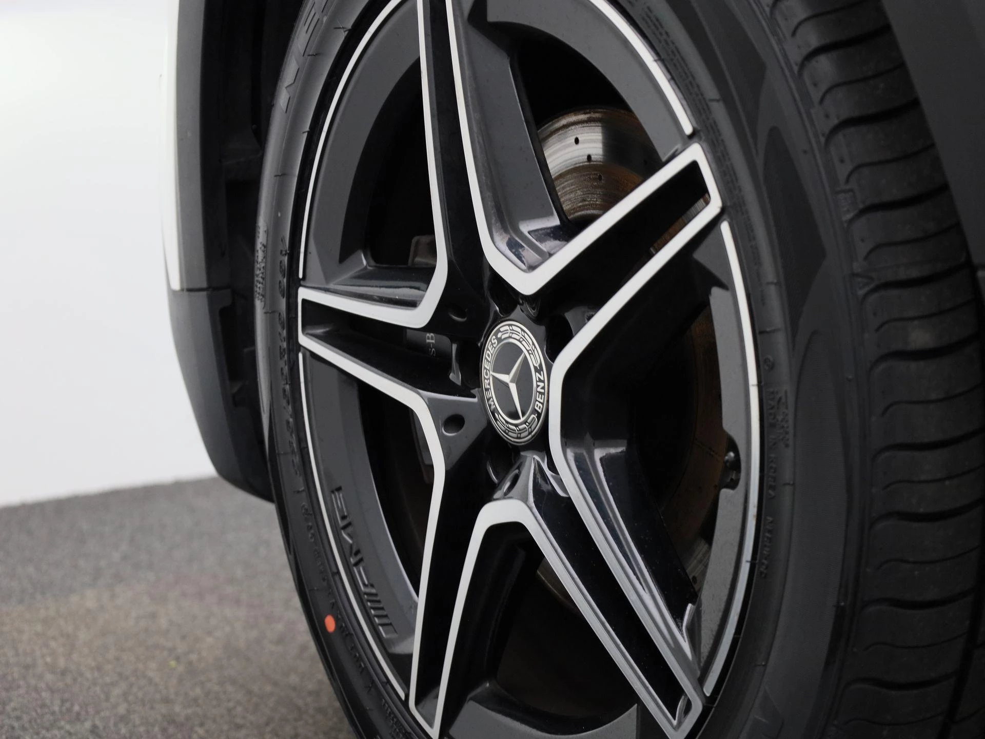 Mercedes-Benz-GLB-image-46