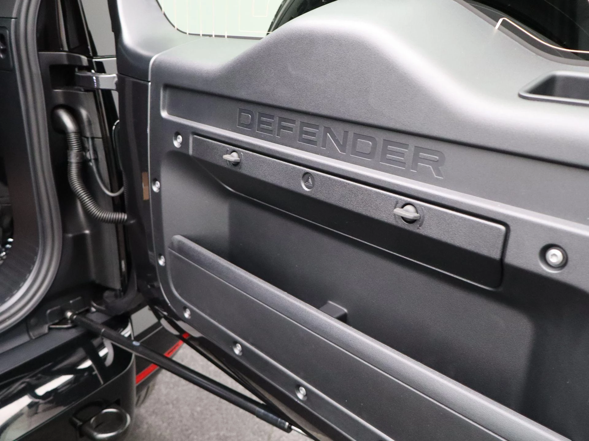 Land Rover Defender 2.0 P300e 110 X-Dynamic SE