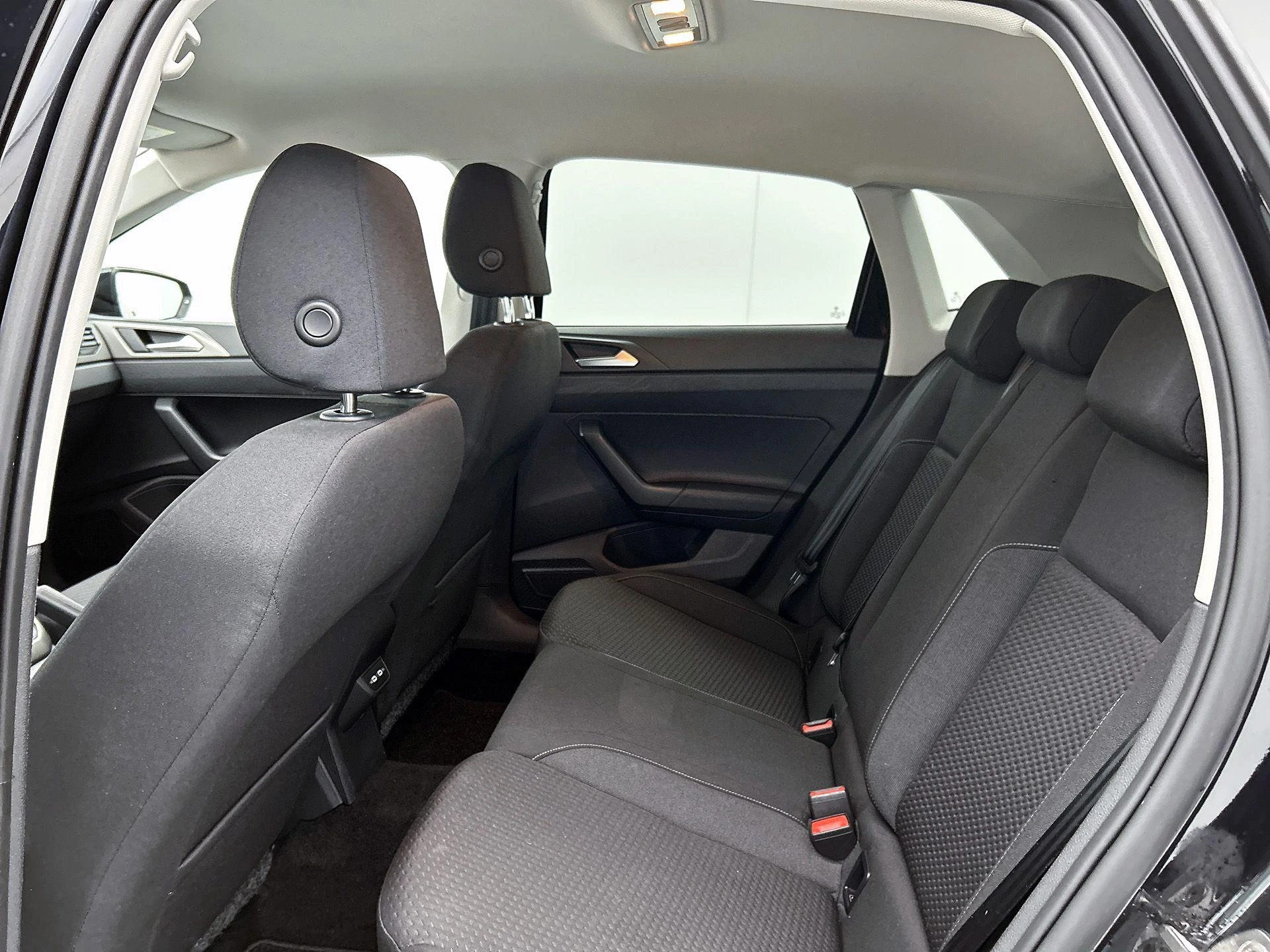 Volkswagen-Polo-image-25