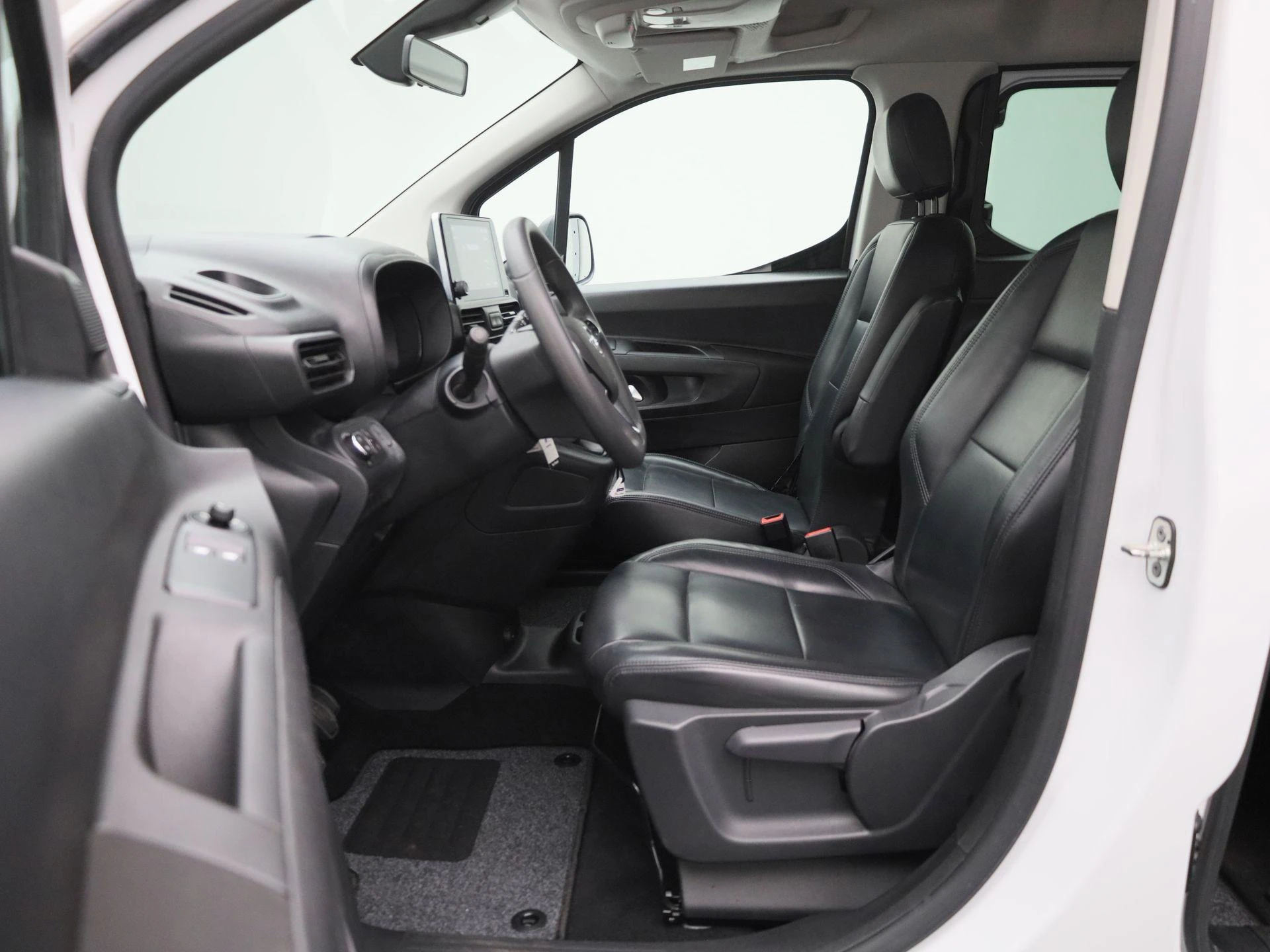 Opel-Combo Life-image-12