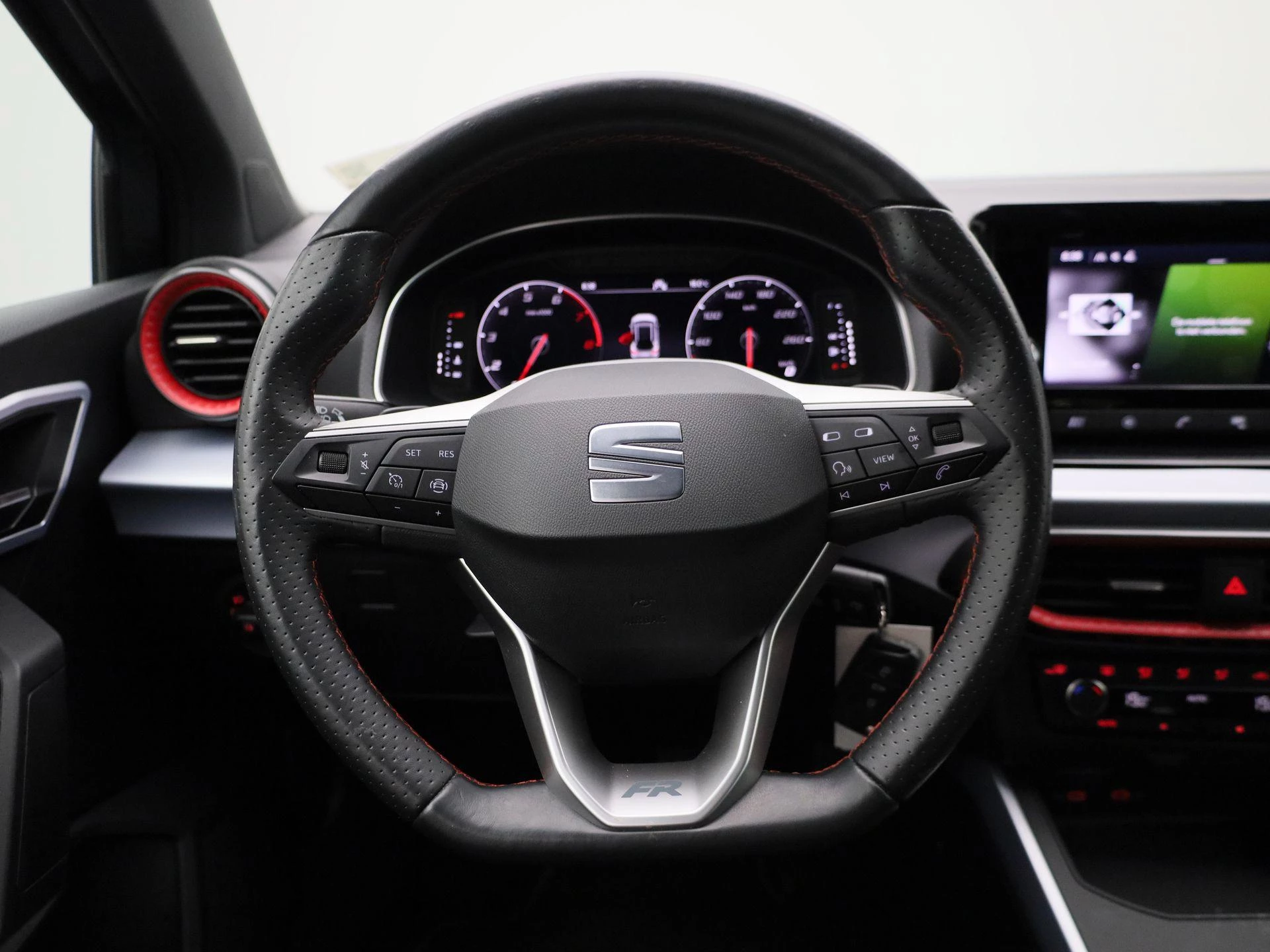 SEAT-Arona-image-6