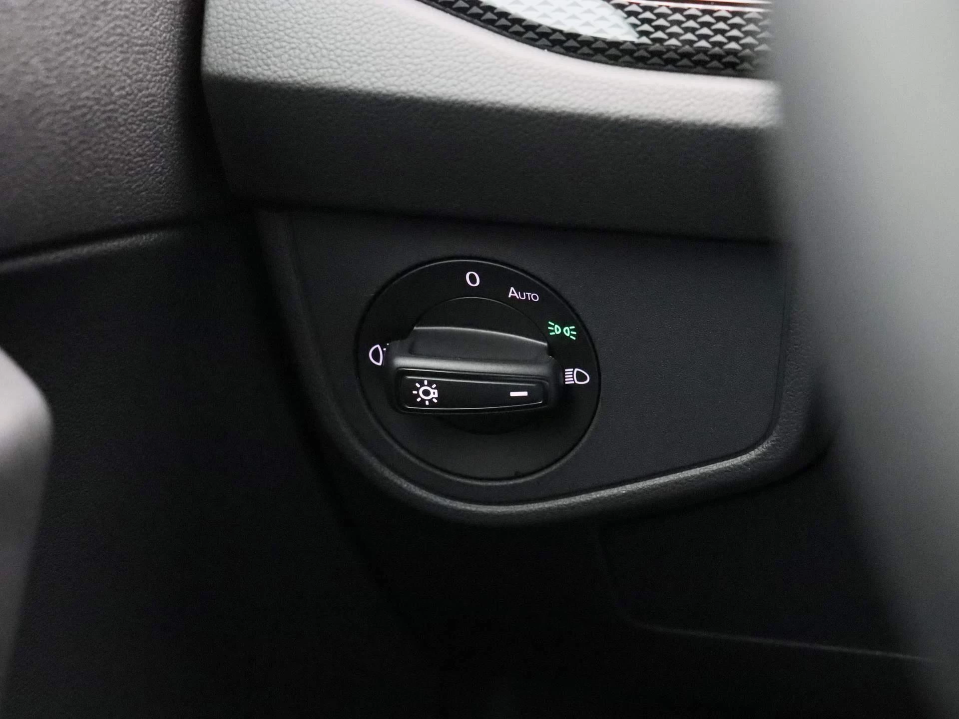 Volkswagen-Polo-image-24