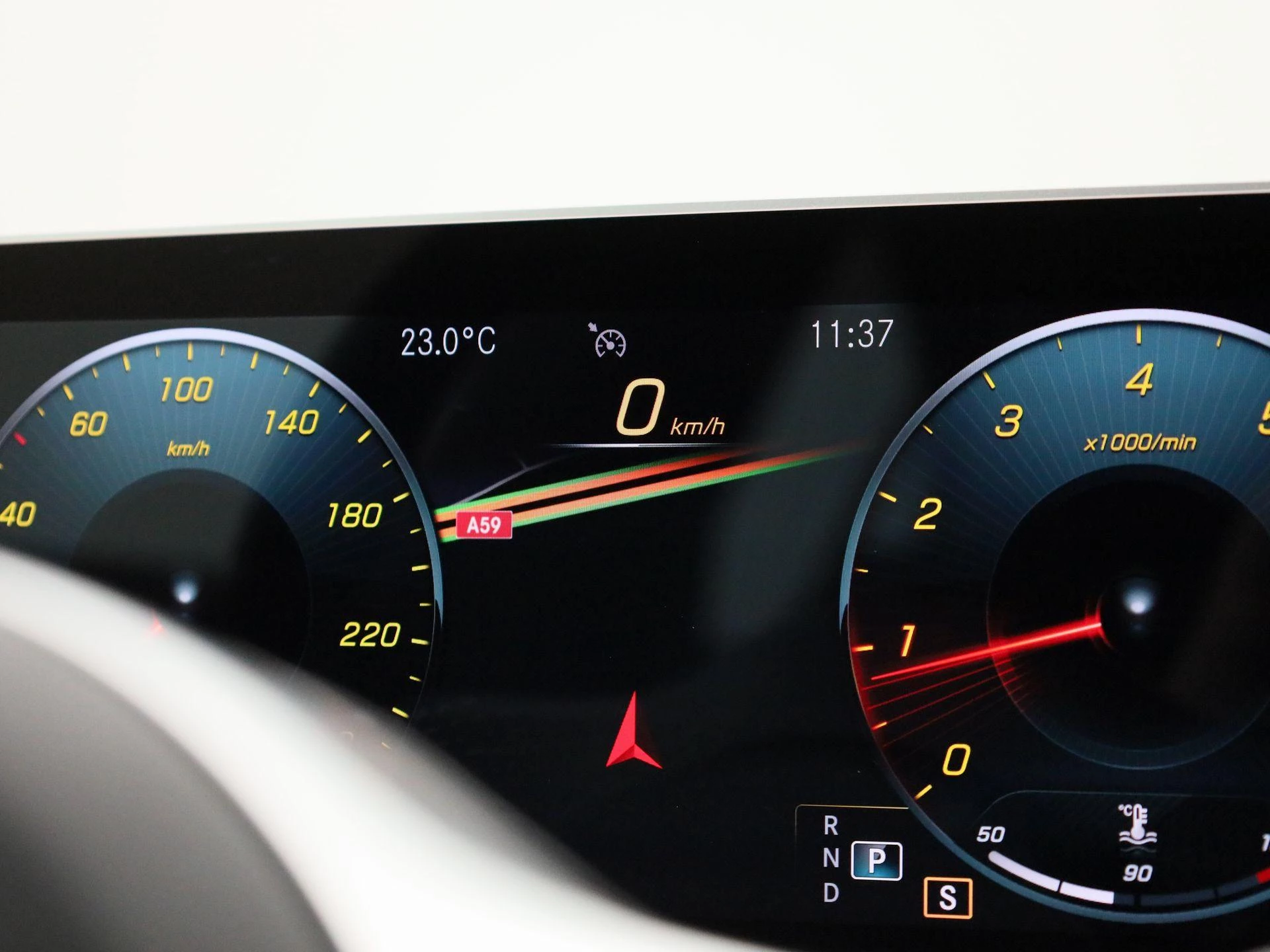 Mercedes-Benz-CLA-image-23