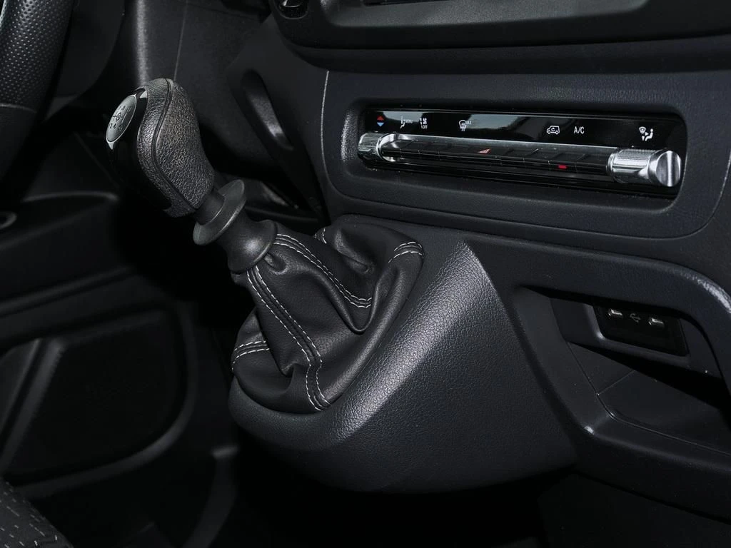 Mercedes-Benz-Vito 116-image-11